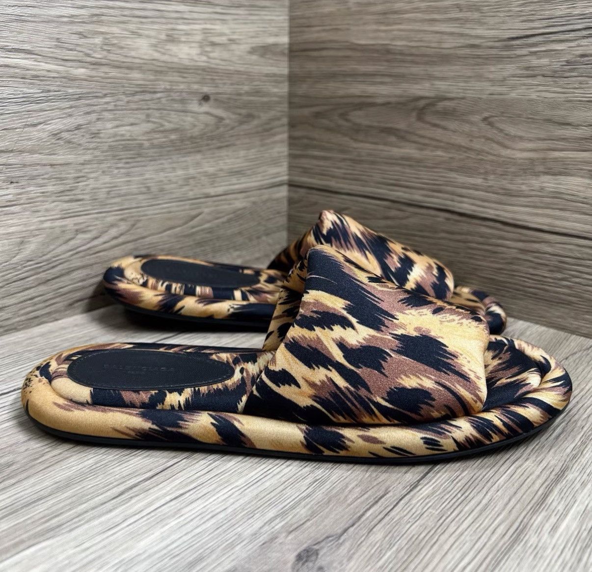 Balenciaga Balenciaga Black & Yellow Tiger Print Slippers J41 Size US 6 / IT 36 - 3 Thumbnail