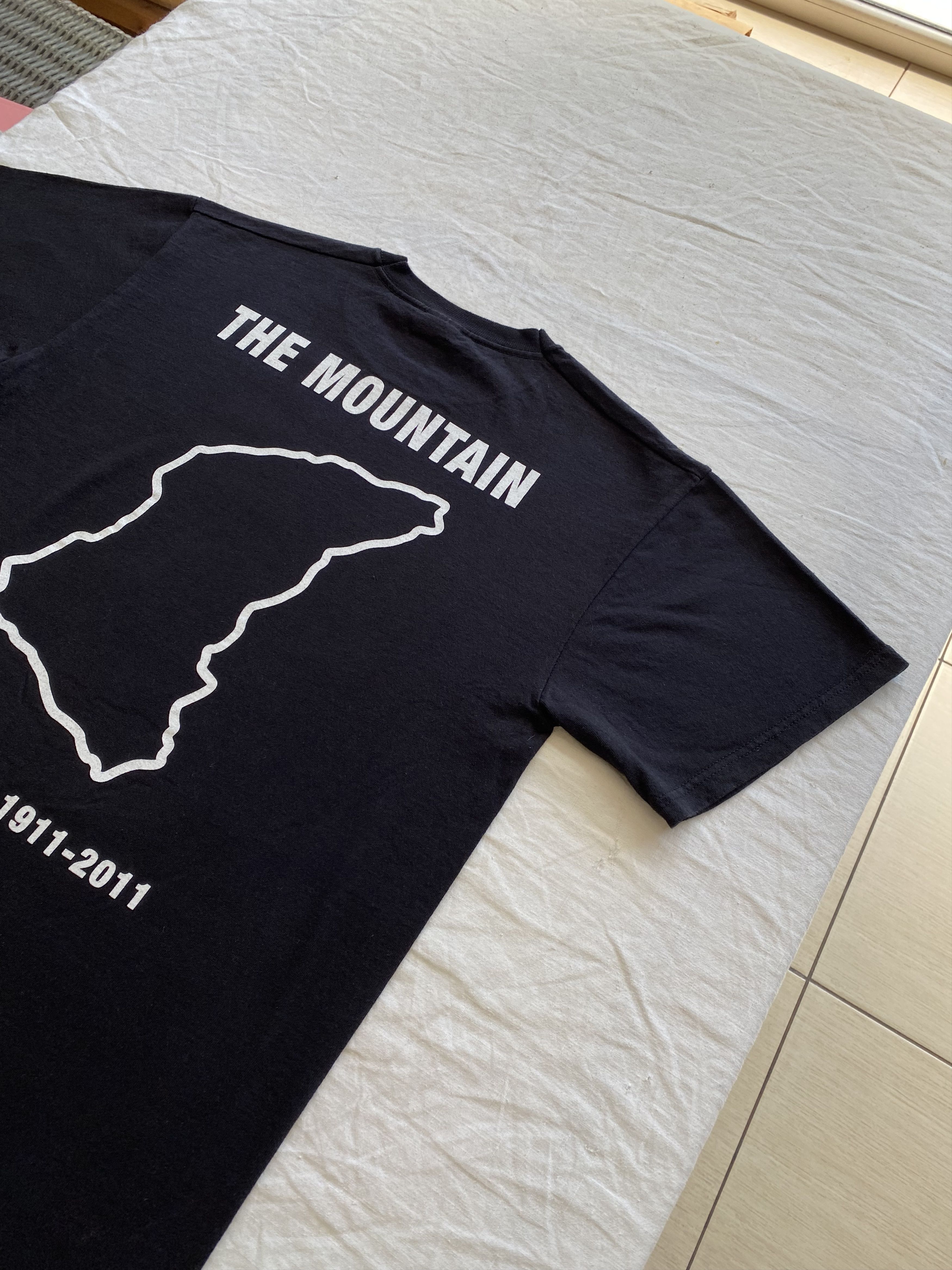 Vintage Vintage 2011 TT Isle Of Man Monster Energy Moto Racing Tee Size US M / EU 48-50 / 2 - 17 Thumbnail