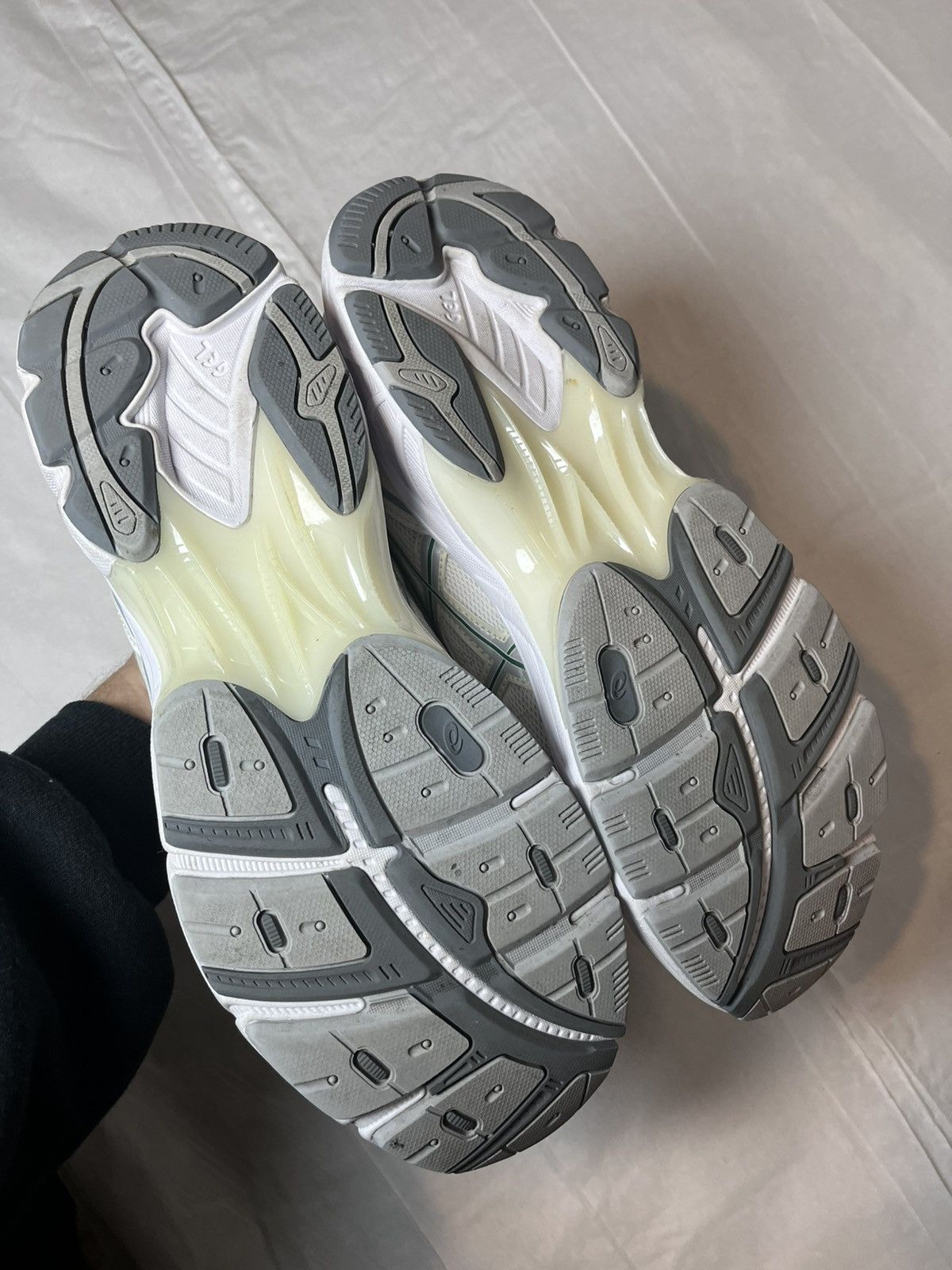 Asics Green & Beige Asics Size US 12 / EU 45 - 3 Thumbnail