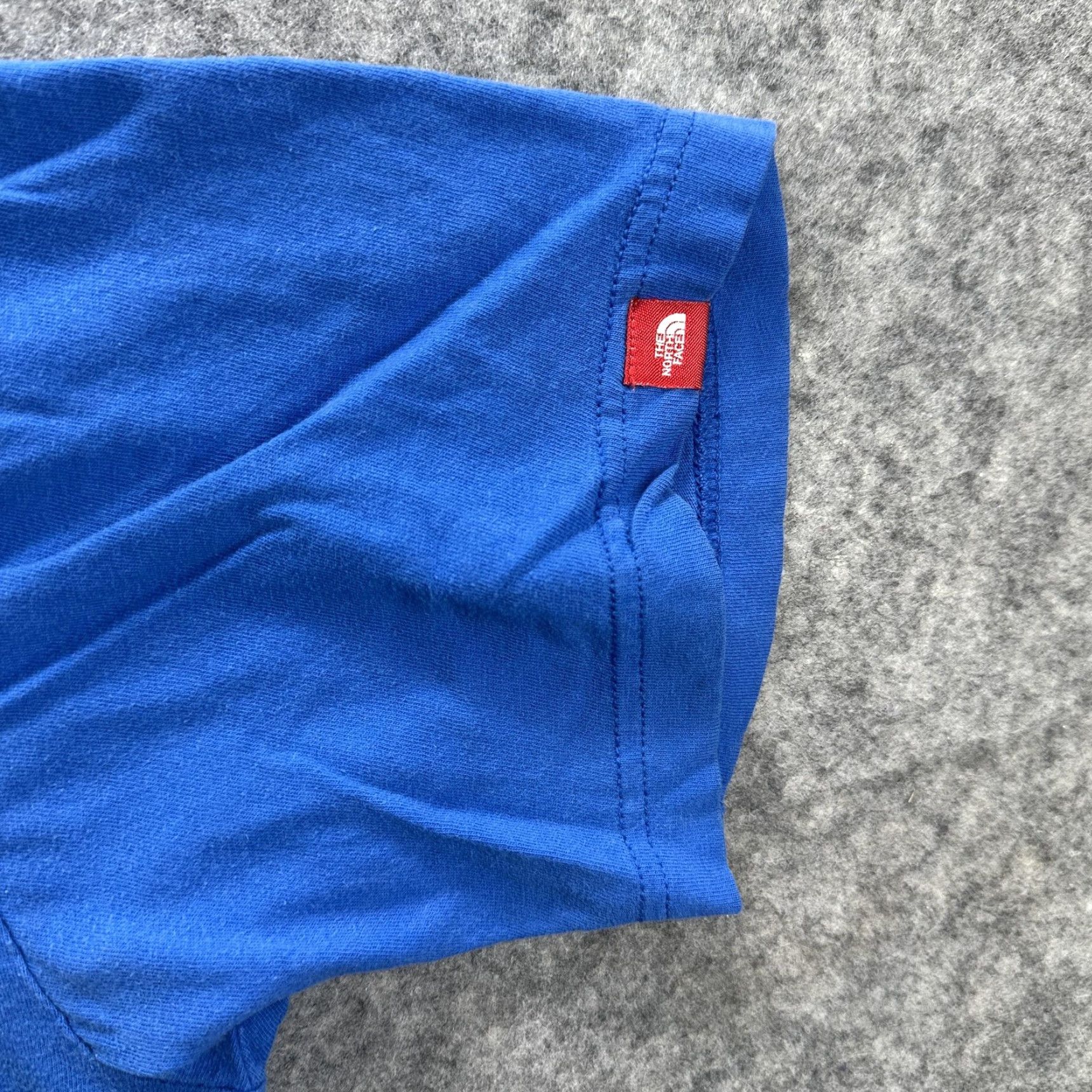 The North Face VINTAGE THE NORTH FACE Shirt Mens Medium Blue Red Spell Out Logo Tee Outdoor Hiking Size US M / EU 48-50 / 2 - 5 Thumbnail