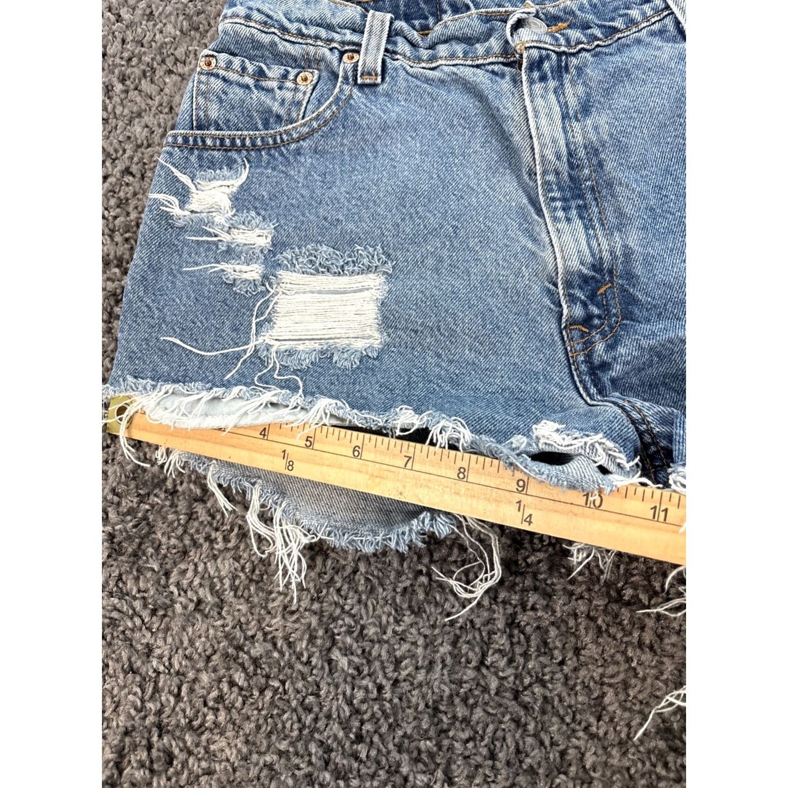 Levi's VINTAGE Levi’s Shorts Womens 30 High Rise Distressed Frayed Light Wash 90s Cut-Off Denim Blue Womens Size 30" / US 8 / IT 44 - 3 Thumbnail