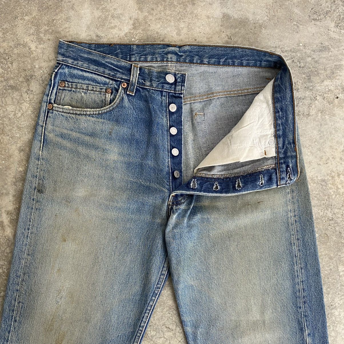 Levi's Vintage 90’s Levis 501 Faded Blue Distressed Denim Jeans Size US 32 / EU 48 - 7 Thumbnail