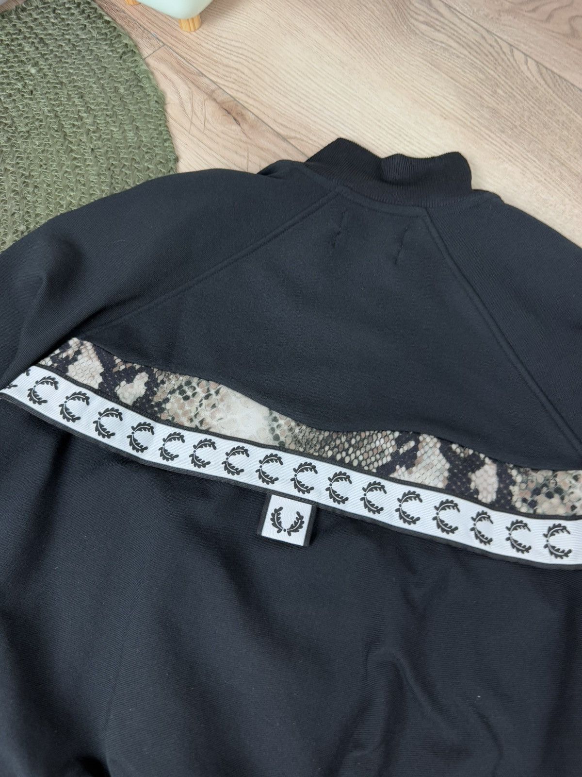 Fred Perry Fred Perry Akane Utsonomiya Sportswear Track Jacket Size M / US 6-8 / IT 42-44 - 13 Thumbnail