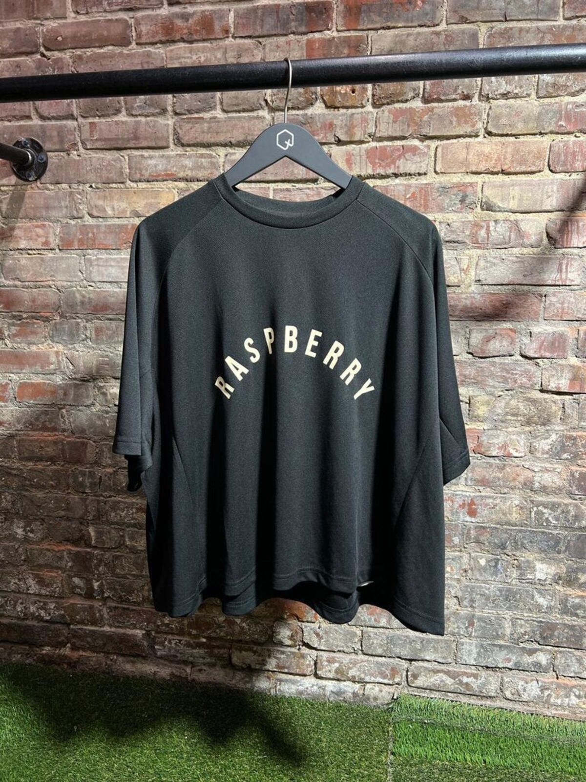 The GV Gallery GV Gallery Gosha Sport Pop UP Tee Black Sz, M Size ONE SIZE - 1 Thumbnail