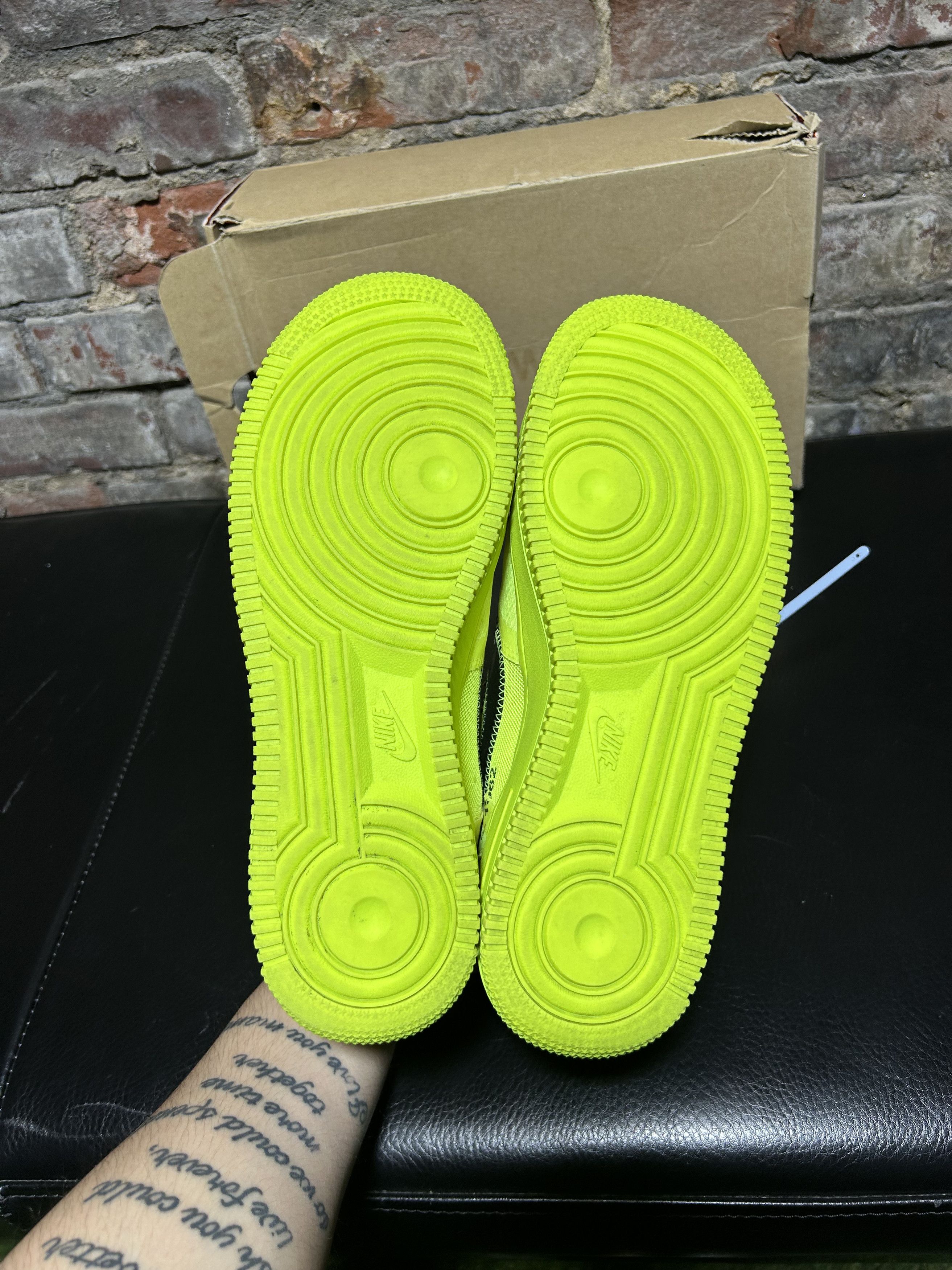Nike × Off-White Off-White Air Force 1 Volt Size US 7.5 / EU 40-41 - 5 Thumbnail