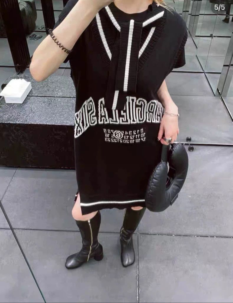 Maison Margiela Maison Margiela 25 styles of black letter knit vest dresse Size S / US 4 / IT 40 - 6 Thumbnail
