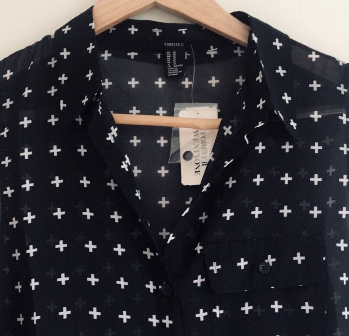 Forever 21 FOREVER 21 BUTTON DOWN HIGH LOW SLEEVELESS BLOUSE TOP Size M / US 6-8 / IT 42-44 - 2 Thumbnail