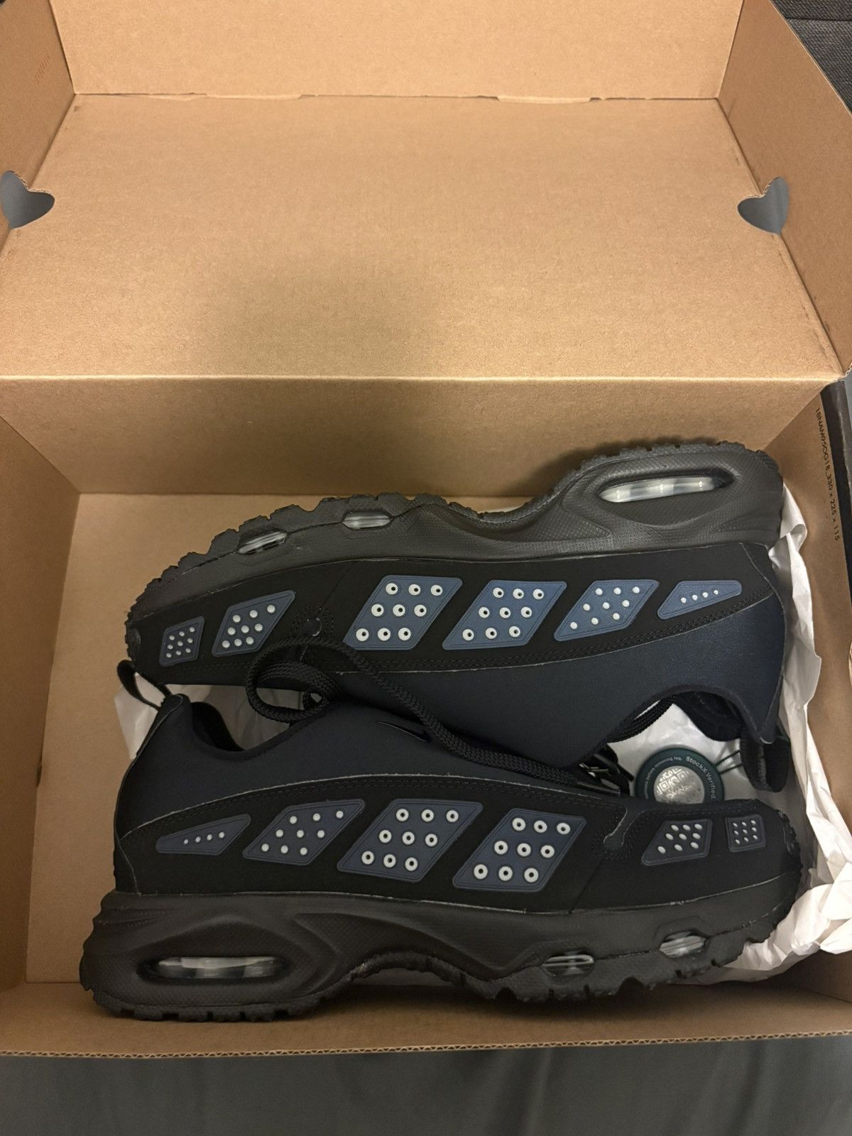 Nike Wmns Nike Air Max SNDR | Womens 8.5 / Mens 7 Size US 8.5 / IT 38.5 - 3 Thumbnail