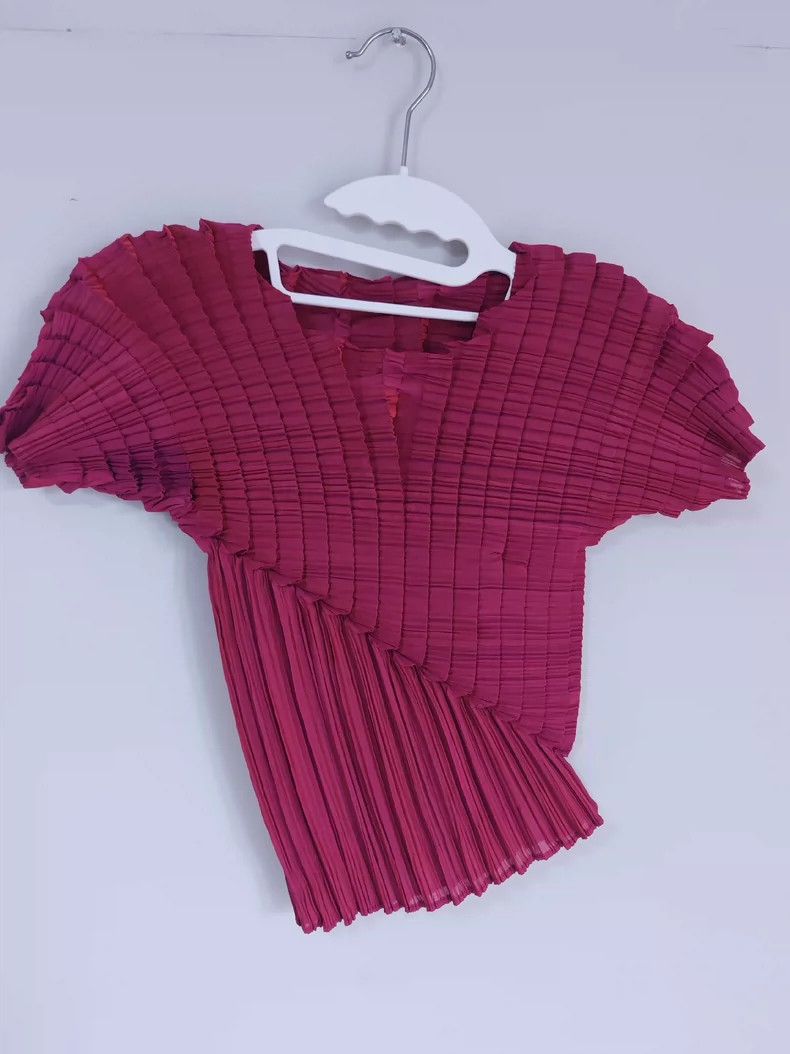Issey Miyake Issey Miyake Red pleated short-sleeved shirt Size M / US 6-8 / IT 42-44 - 2 Thumbnail