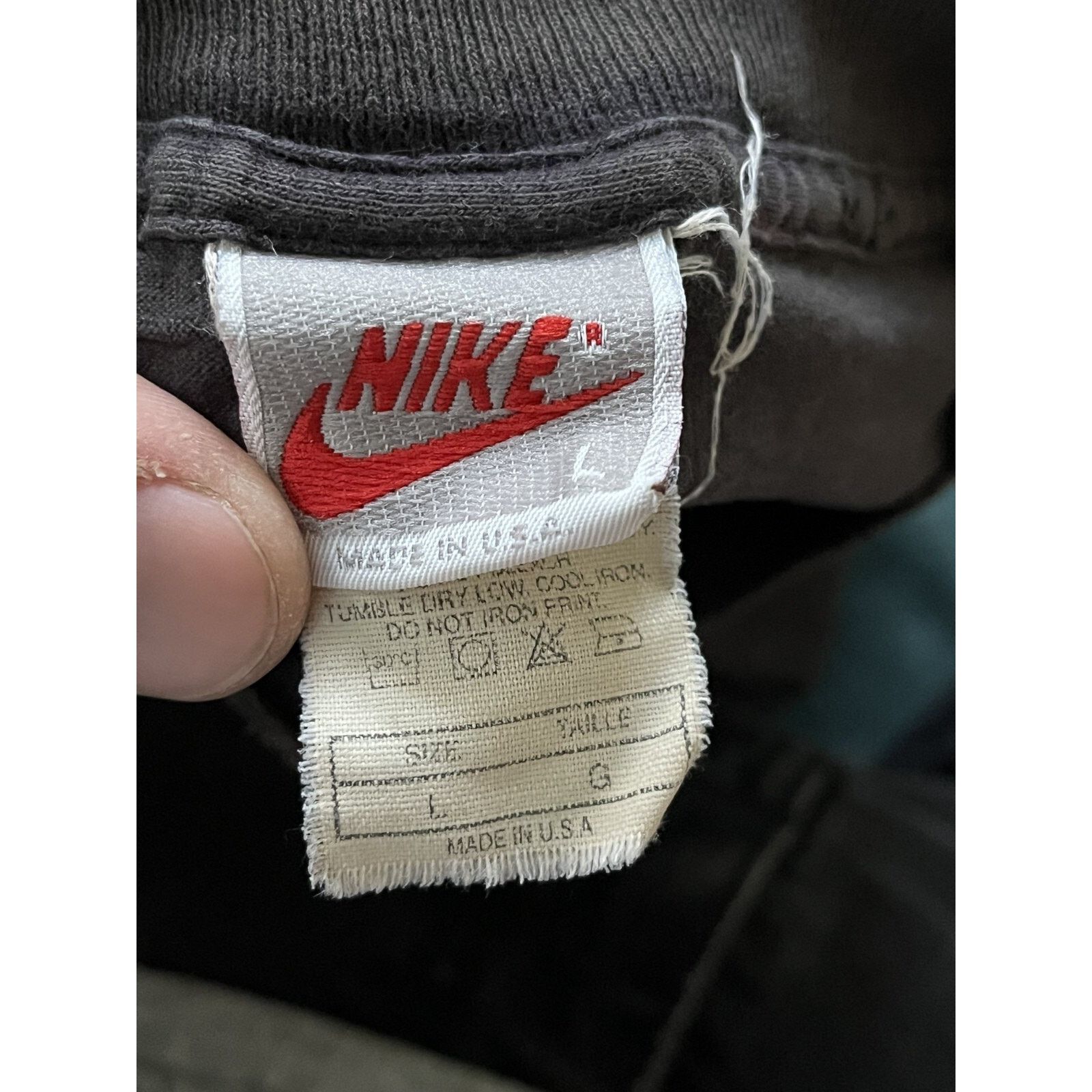 Nike Nike Vintage Shirt Center Swoosh MJ 1980s THRASHED Size US L / EU 52-54 / 3 - 3 Thumbnail