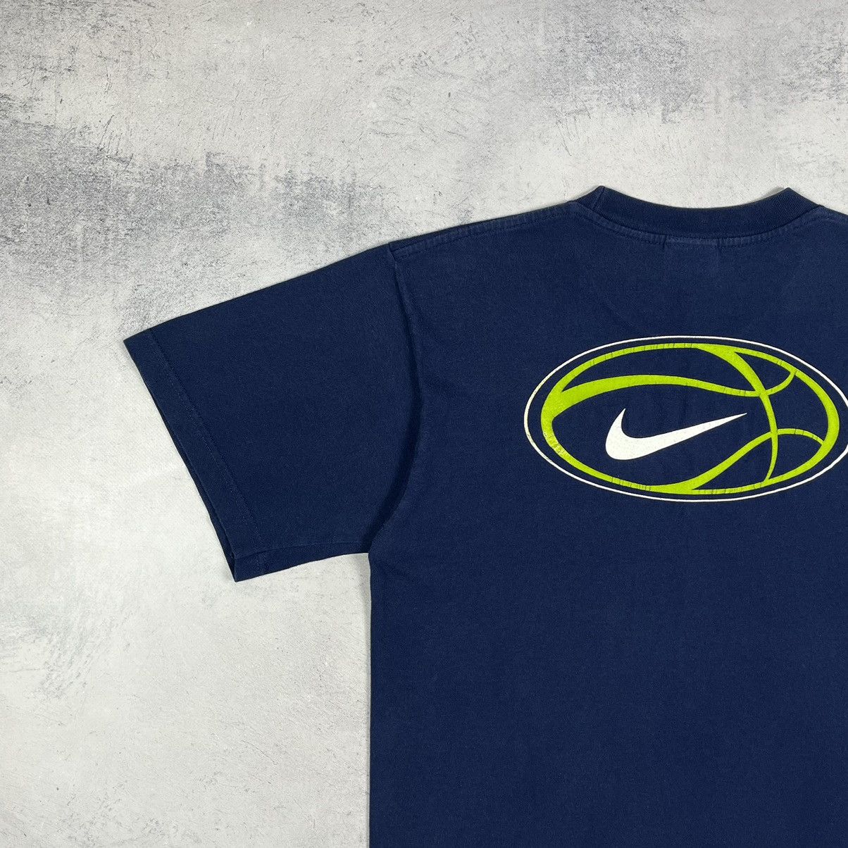 Nike Vintage Nike Basketball y2k big logo tee 90’s Size US S / EU 44-46 / 1 - 17 Thumbnail