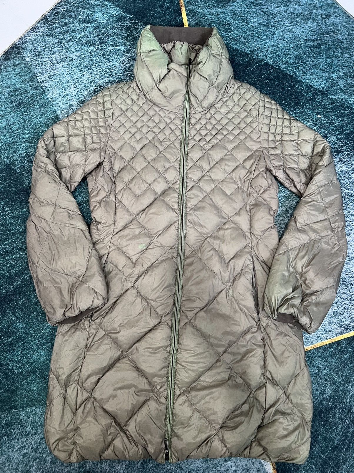 Moncler Vintage Moncler Down Jacket Women distress Size XS / US 0-2 / IT 36-38 - 1 Thumbnail