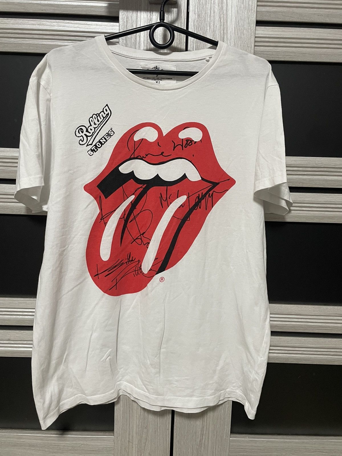 Band Tees × Vintage Rolling Stones Big Logo Signed Graphic Tee Vintage T Shirt Size US XL / EU 56 / 4 - 1 Thumbnail