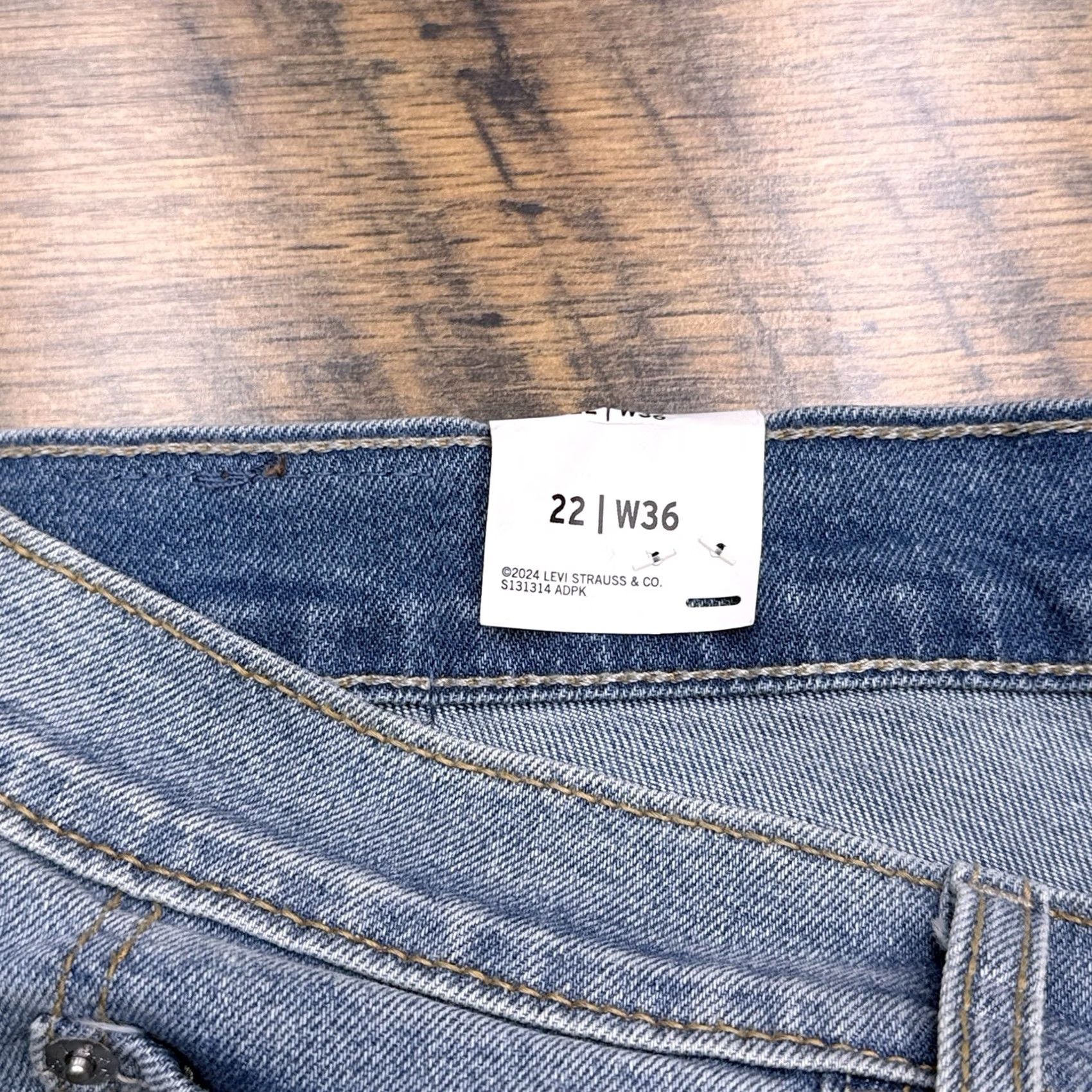 Vintage Levis Signature by Levi Strauss & Co. True Shorts 22 W36 High Rise 3.5 Inseam Denim Blue 5-Pocket Logo Ladies Regular Stretch Cut-Off New Size 40" / US 18 - 6 Thumbnail