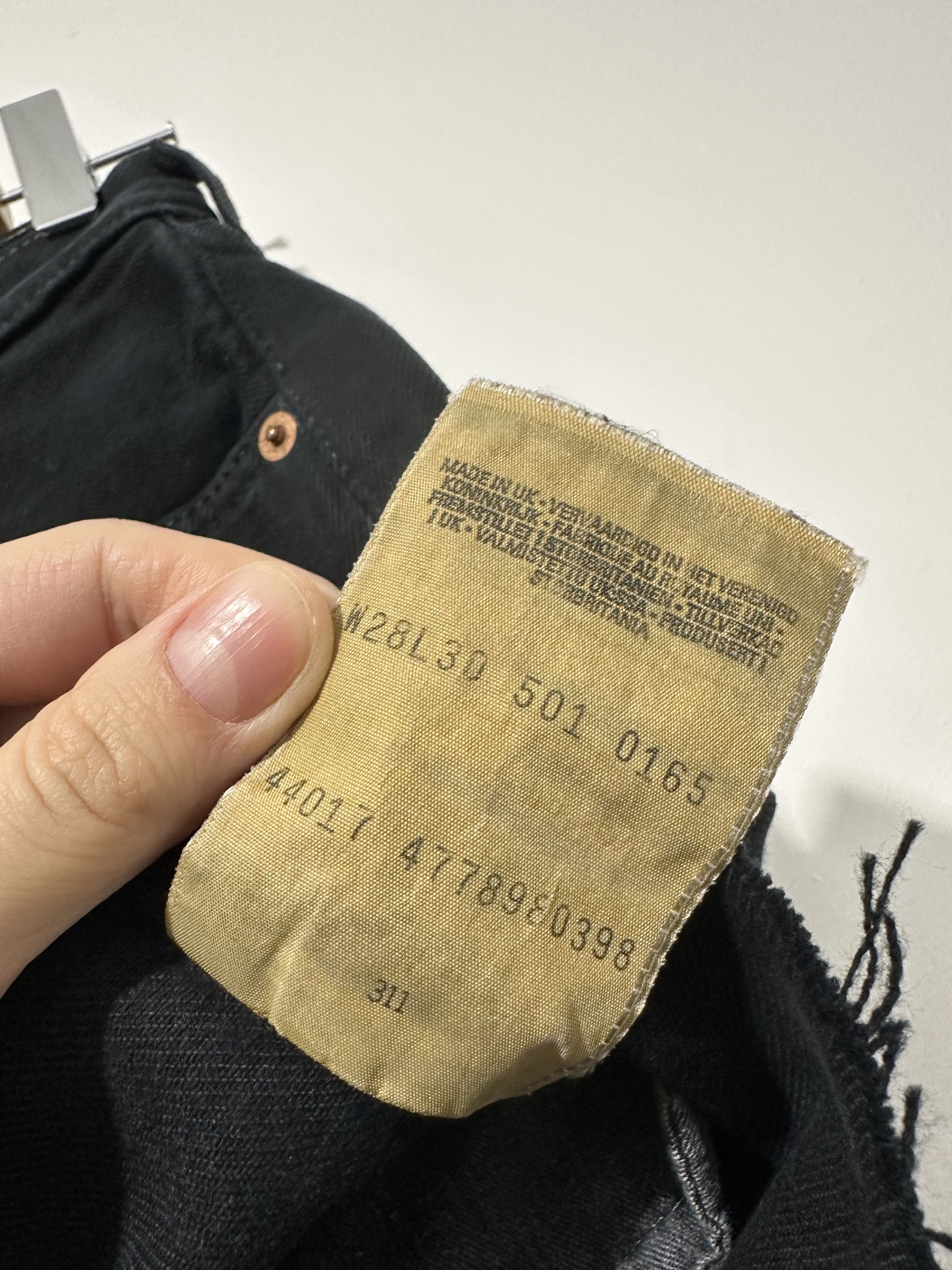 Levi's × Vintage Vintage 90's Made in UK Black Denim Levi's Shorts W28 Size 28" / US 6 / IT 42 - 6 Thumbnail