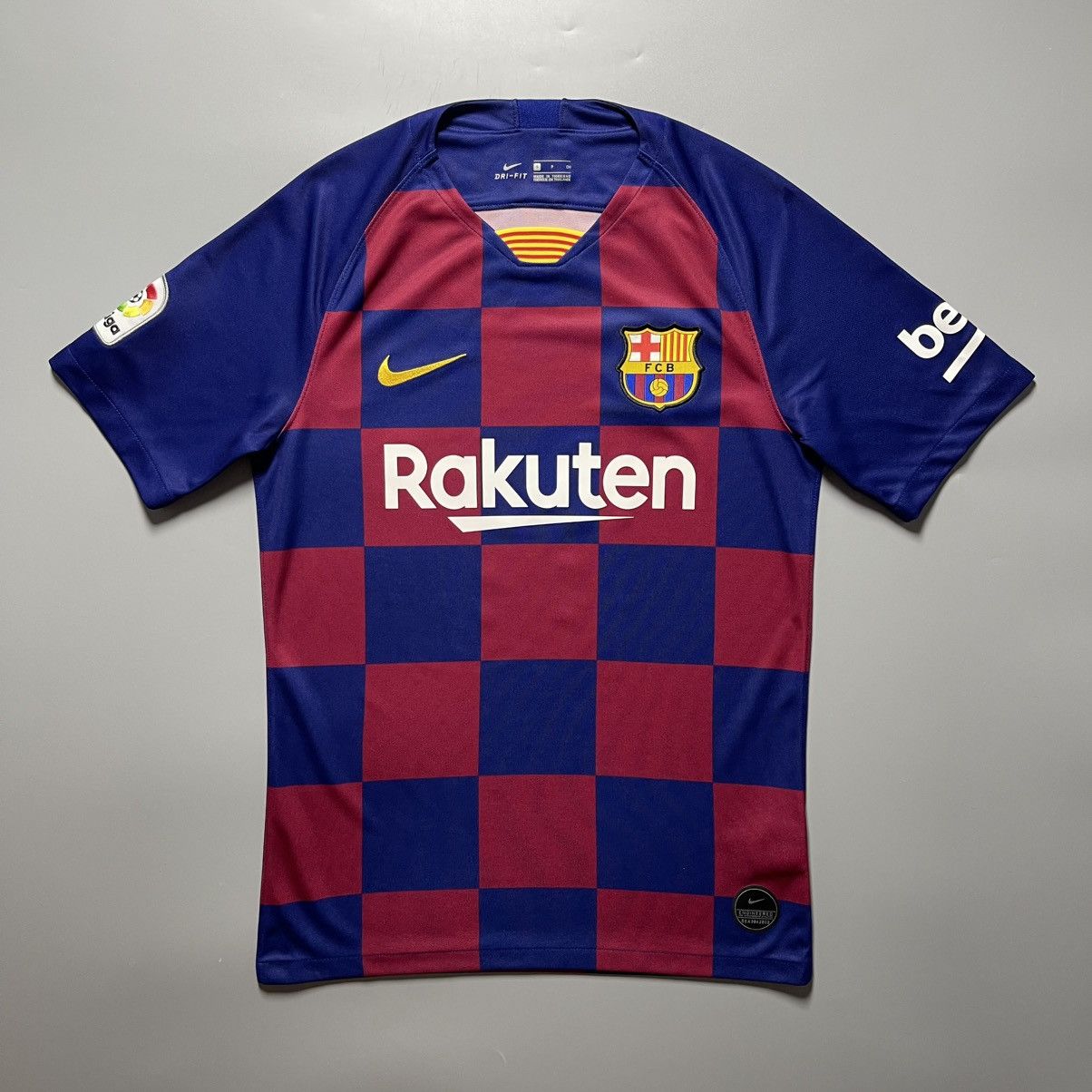 Vintage BARCELONA NIKE 2019/2020 FOOTBALL HOME JERSEY #10 MESSI Size US S / EU 44-46 / 1 - 2 Thumbnail