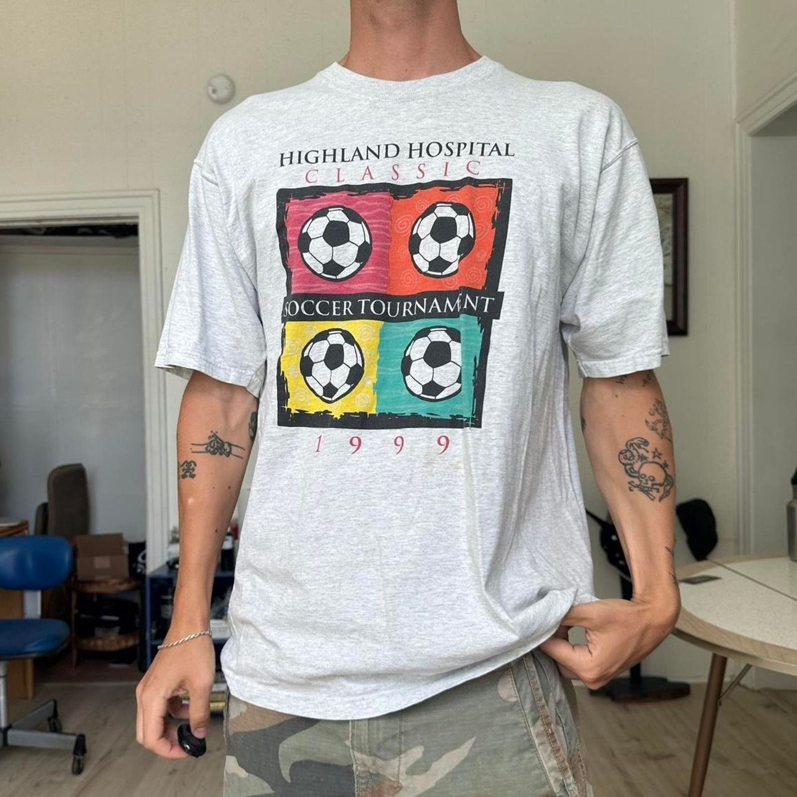 Vintage Vintage 1999 Grey Faded Soccer Classic Graphic Tee Shirt Size US L / EU 52-54 / 3 - 2 Thumbnail