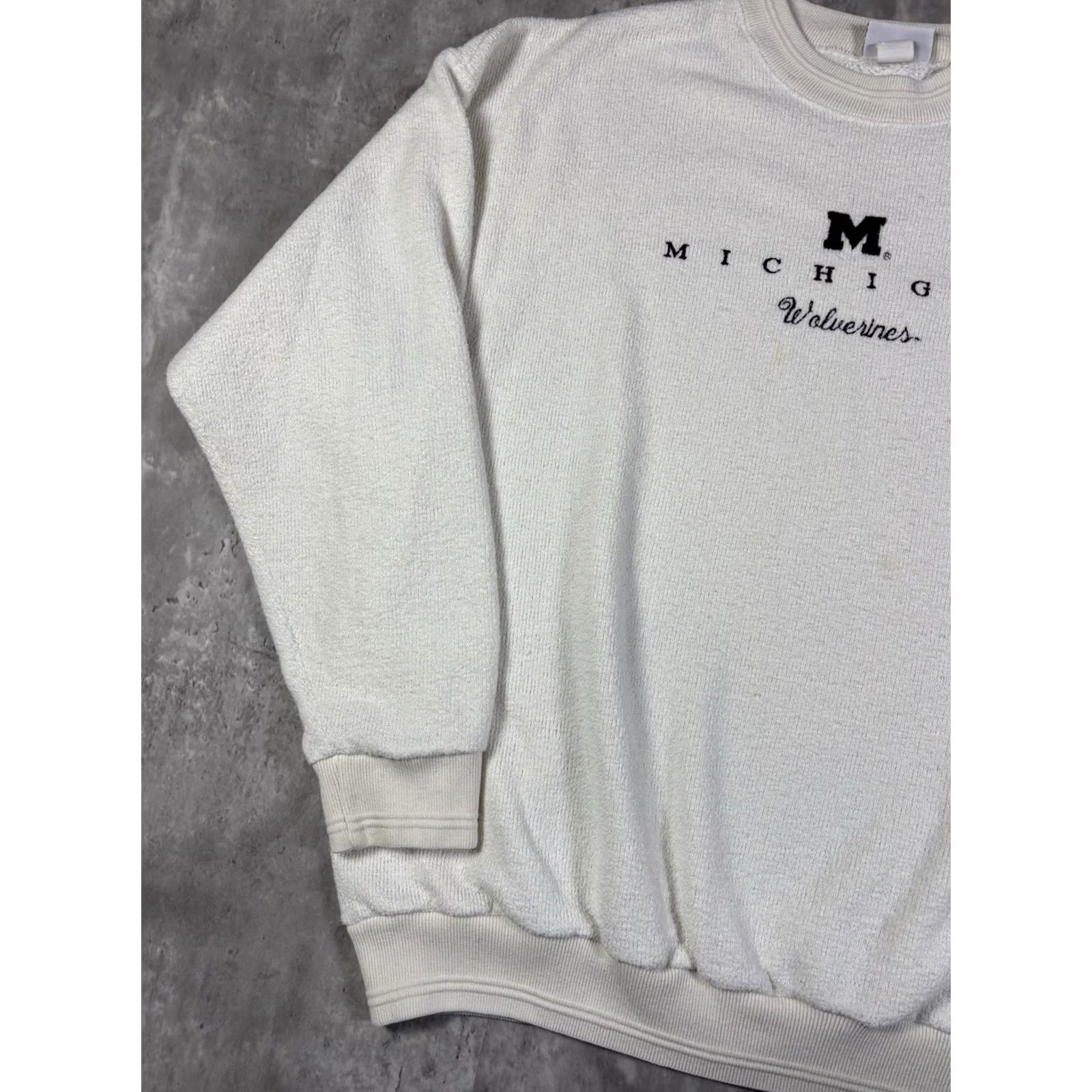 Vintage VINTAGE Michigan Wolverines FLEECE Sweatshirt White 2XL Embroidered Graphic Print Pullover Sweatshirt Men Size US XXL / EU 58 / 5 - 4 Thumbnail