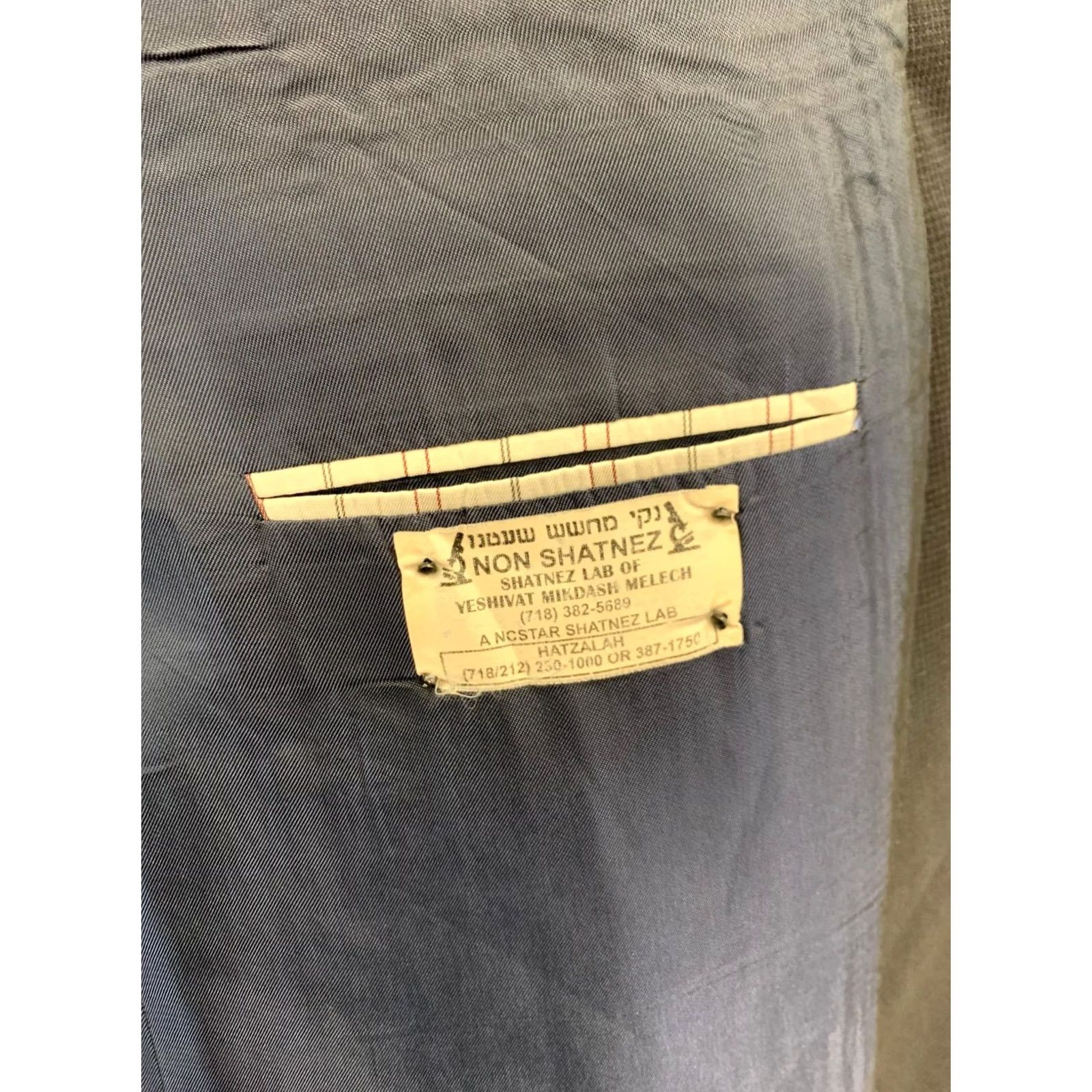 Vintage Hickey Freeman Navy Blazer 48R 2 Button Wool Sport Coat Made in USA Men’s Blazer Wool Navy 48 Chest USA 2-Button Classic Tailored Fit Mens Size 48R - 4 Thumbnail