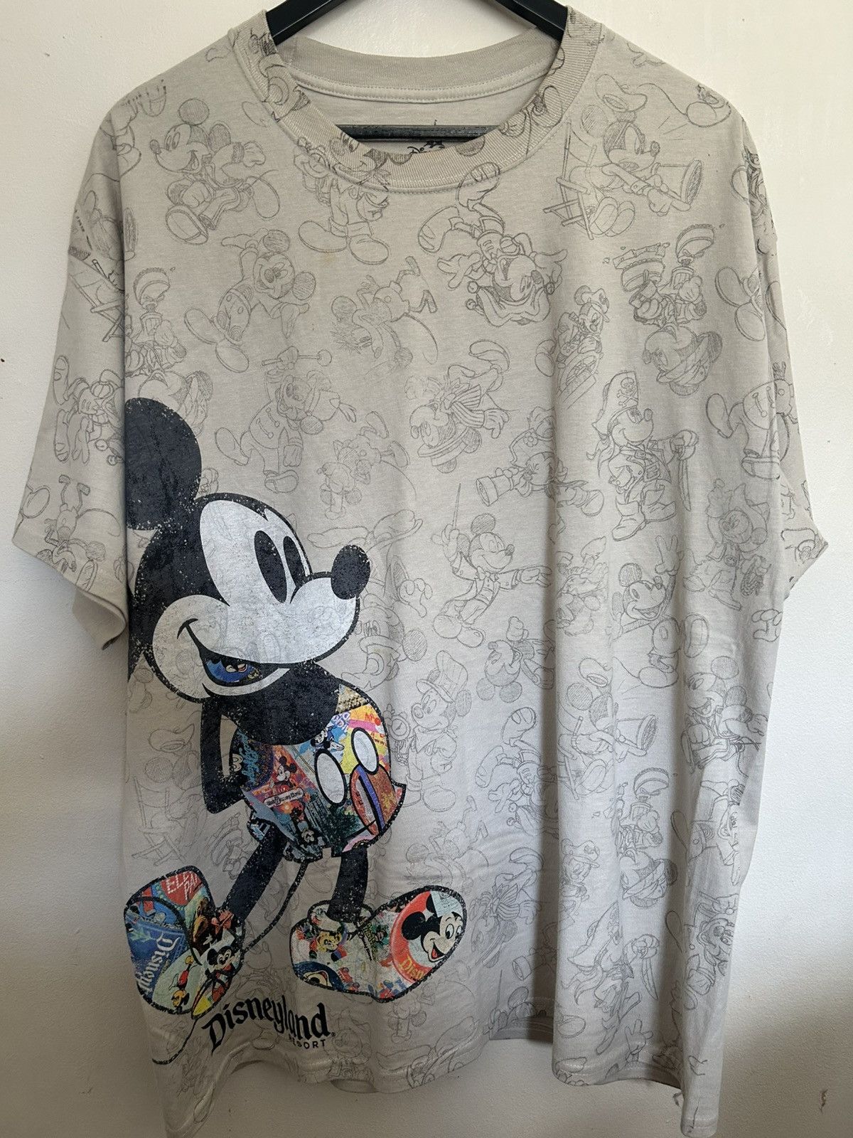 Disney vintage Disney Parks "It All Started with a Mouse" t-shirt. Size US XL / EU 56 / 4 - 3 Thumbnail