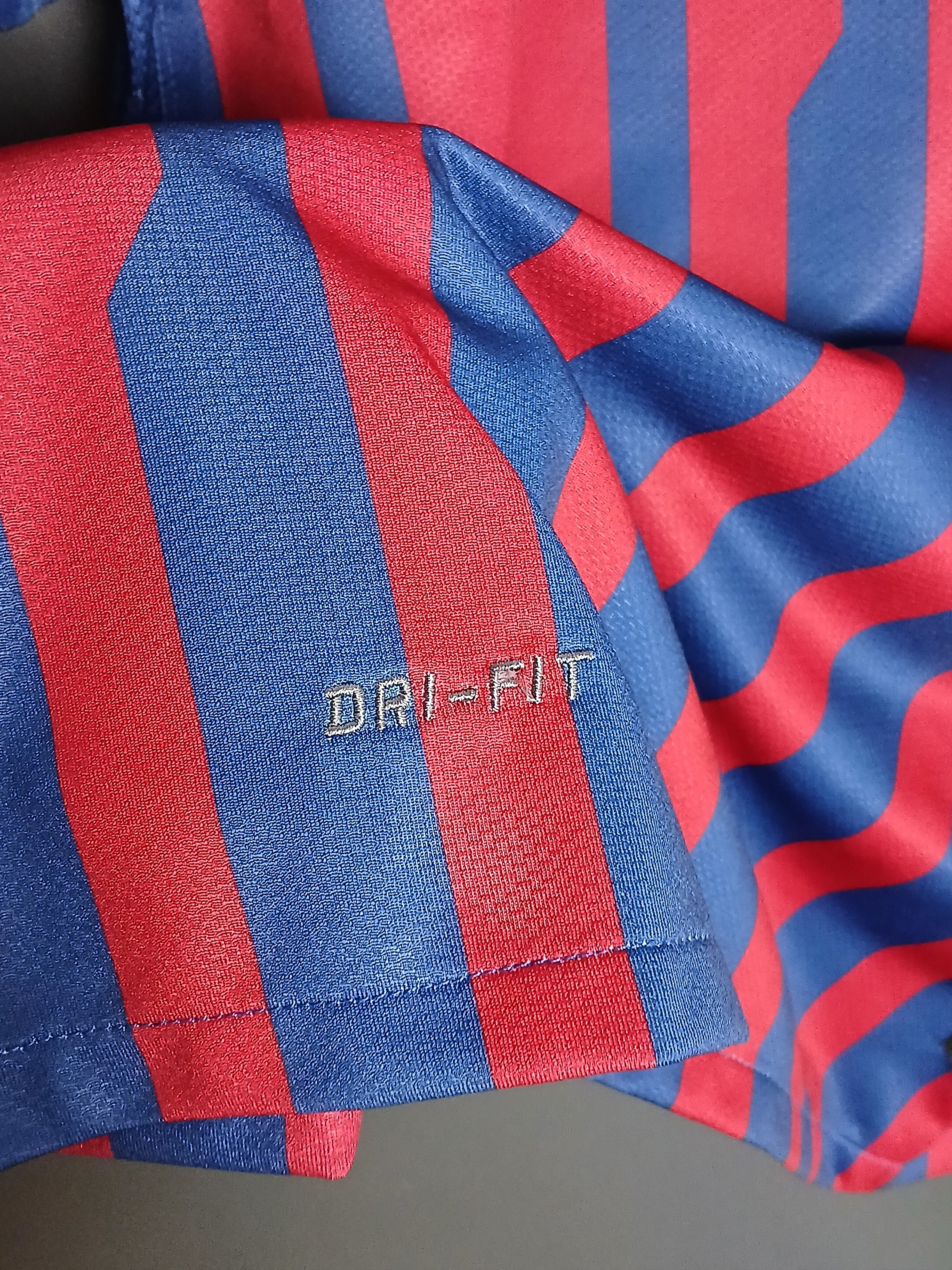 Other Barcelona 11/12 Home Football Jersey T-Shirt Size US M / EU 48-50 / 2 - 7 Thumbnail