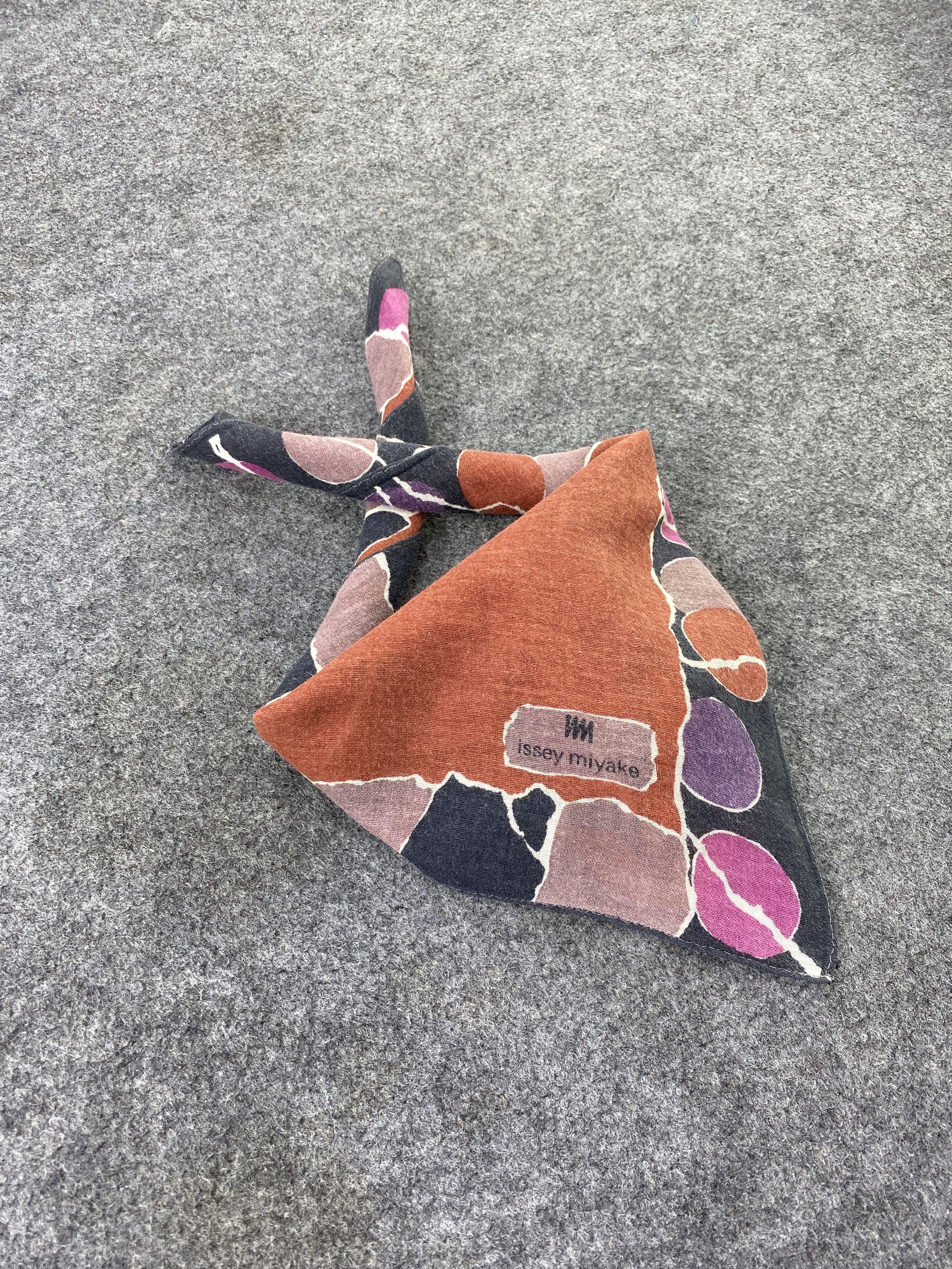 Issey Miyake Issey Miyake Handkerchief / Bandana / Neckerchief-B418 Size ONE SIZE - 1 Thumbnail