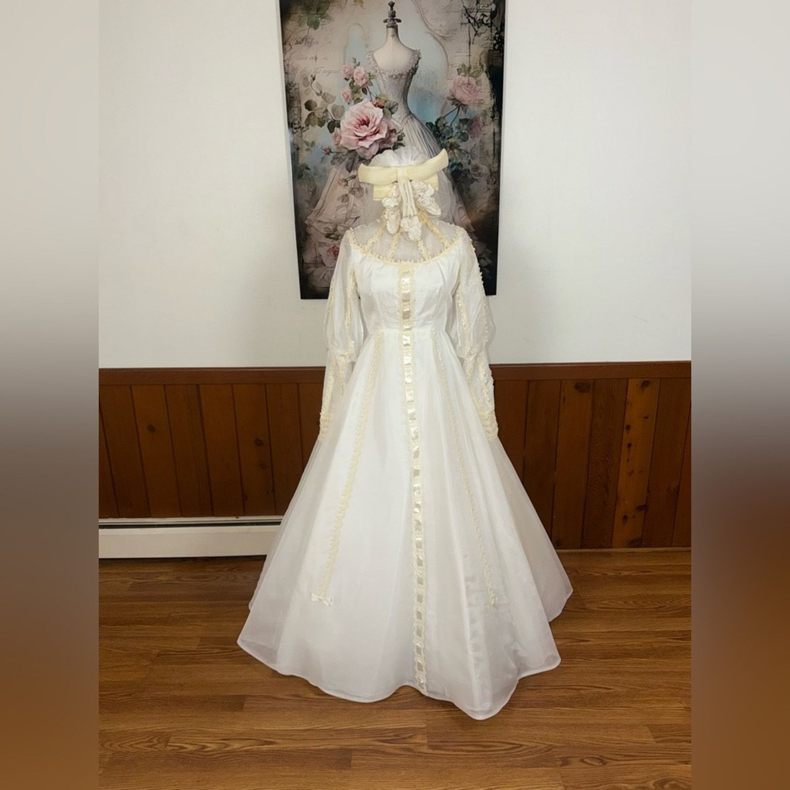 Vintage Gorgeous Vintage 1970s/80s Union Made Wedding Gown & Veil Size L / US 10 / IT 46 - 2 Thumbnail