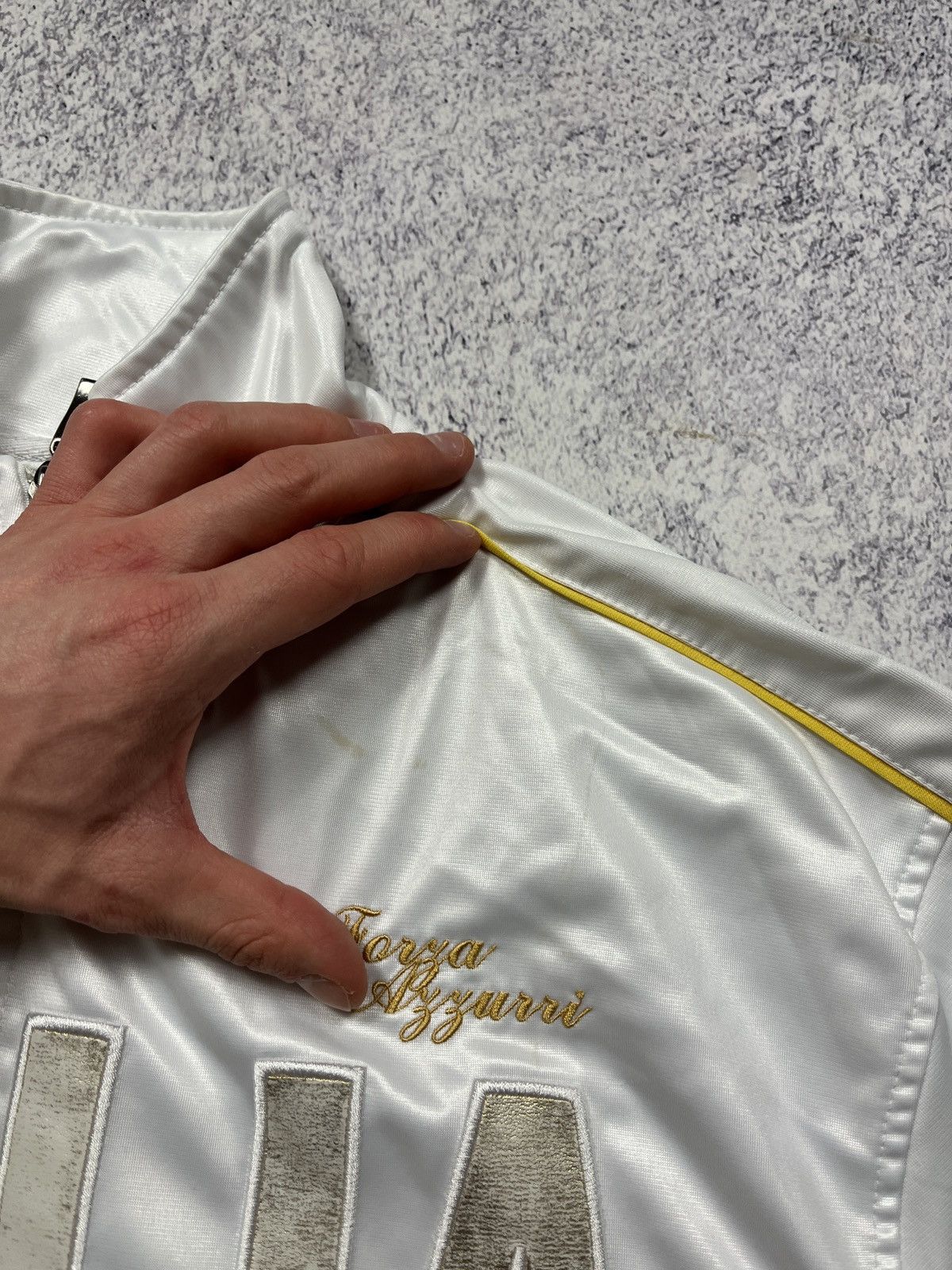 Vintage Italia Forza Azzuri Big Logo White Zip Track Jacket Hype Y2K Size US L / EU 52-54 / 3 - 21 Thumbnail