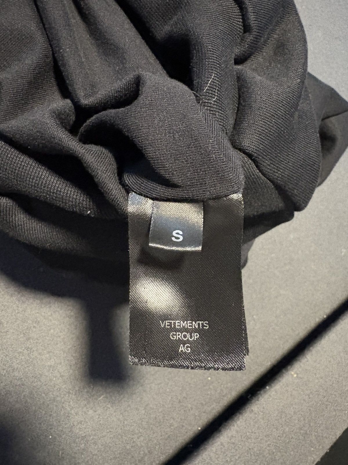 Vetements Cropped Oval Logo Hoodie Size US S / EU 44-46 / 1 - 6 Thumbnail