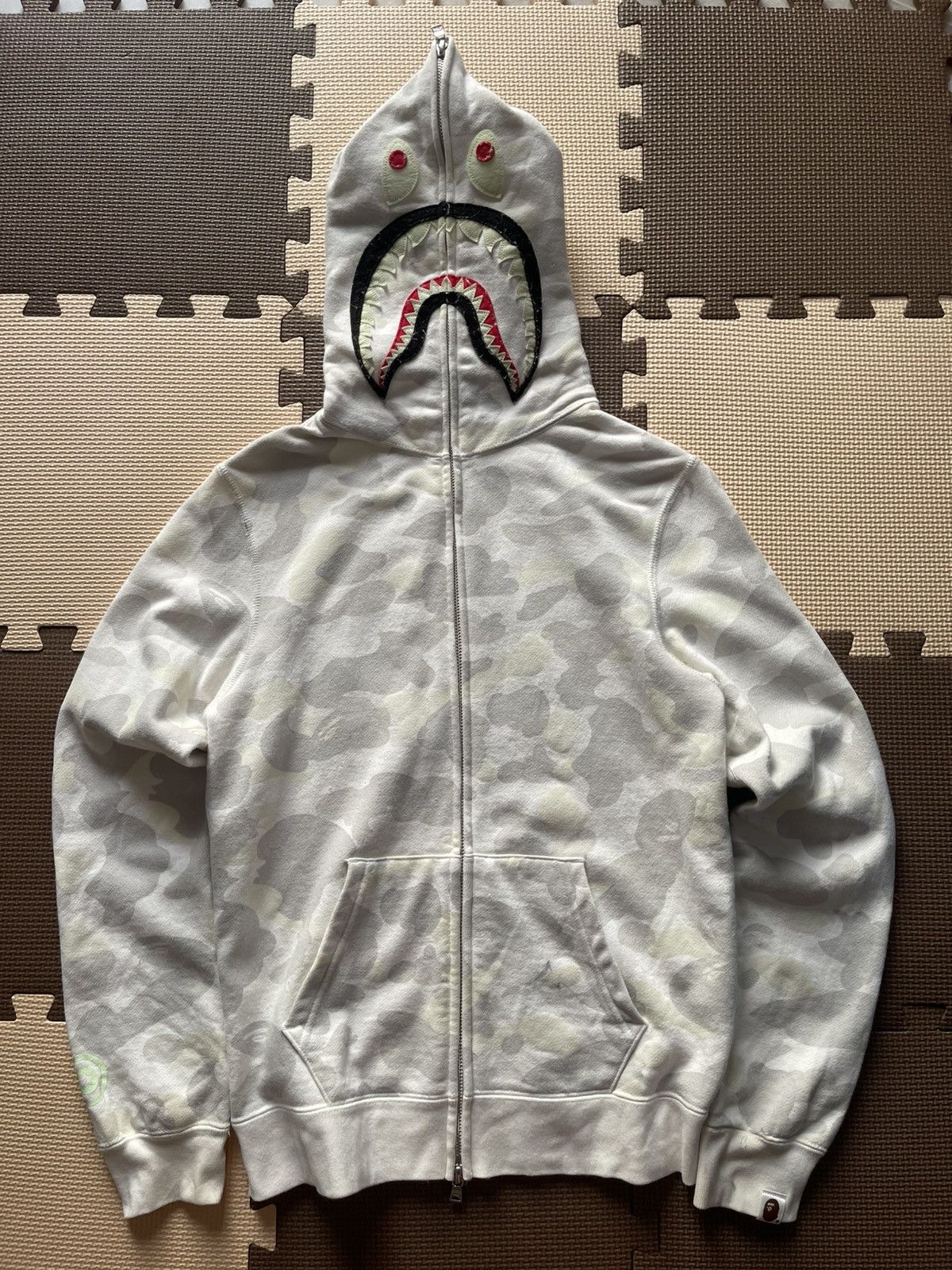 Bape 2000s Bape Shark Glow in The Dark Fullzip Hoodie A2 Size US S / EU 44-46 / 1 - 7 Thumbnail