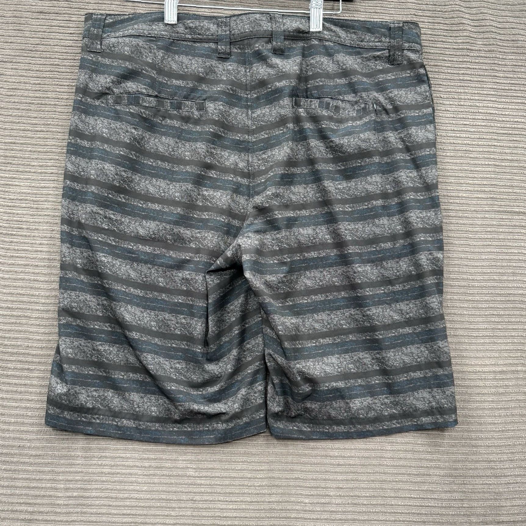 TravisMathew VINTAGE? No. Size US 36 / EU 52 - 2 Thumbnail