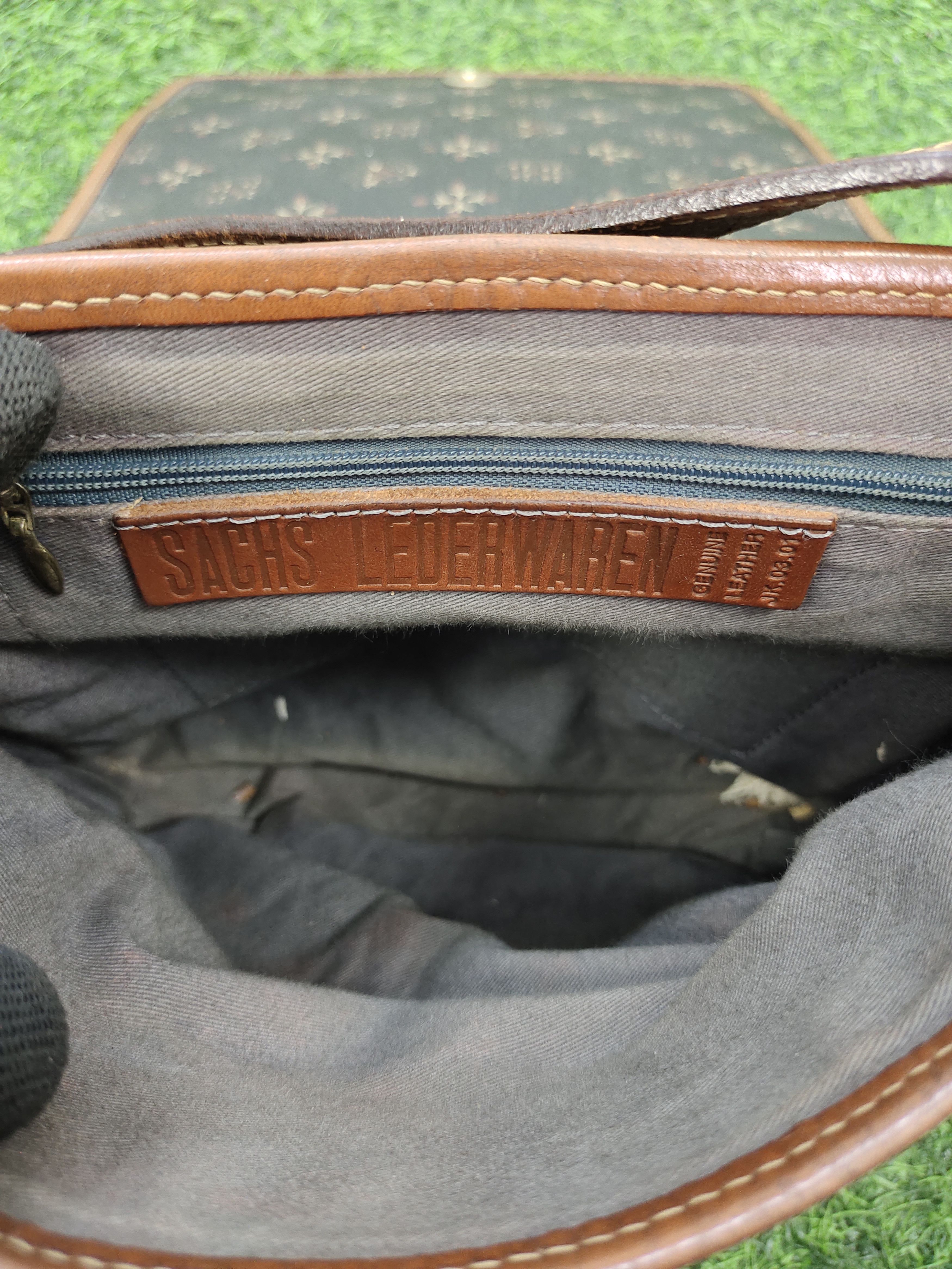 Vintage Vintage Sachs Lederwaren Japan Patina Leather Crossbody Bag Size ONE SIZE - 11 Thumbnail
