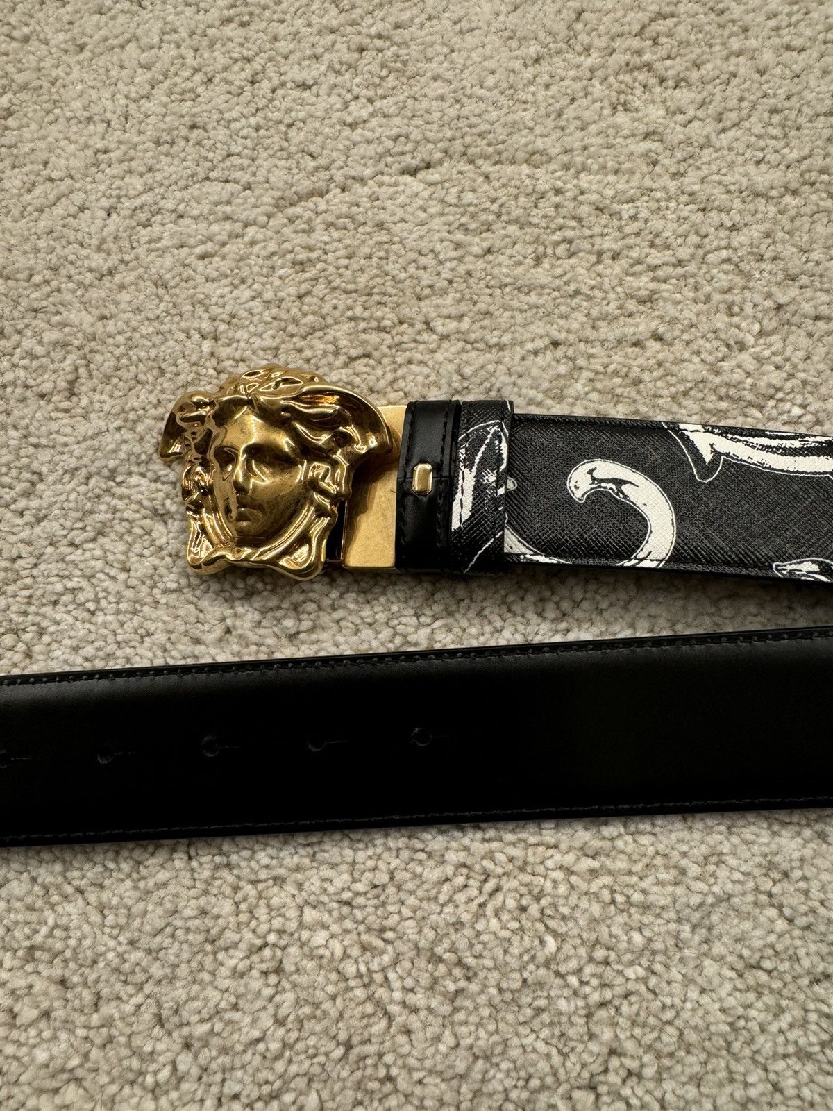 Designer × Versace × Vintage ⚜️ Versace Reversible Baroque Black Belt Size 34 - 2 Thumbnail