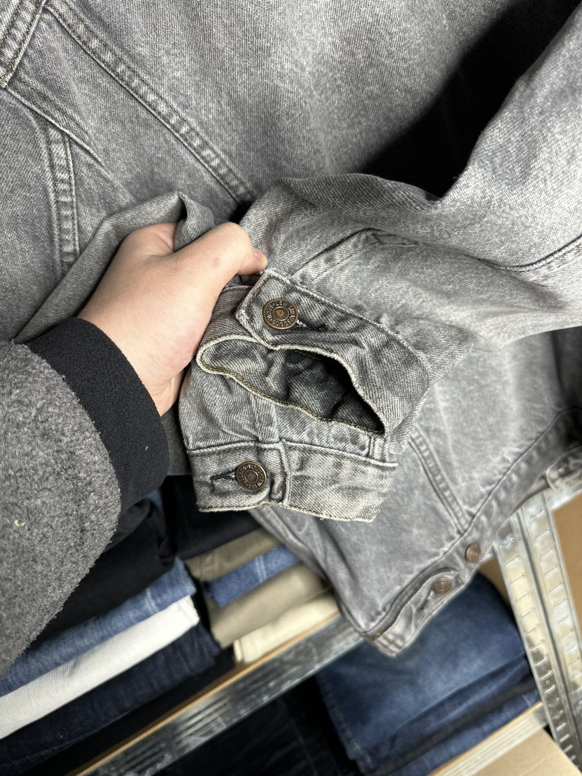 Levi's Vintage Levi’s Grey Distressed Washed Trucker Denim Jacket Size US L / EU 52-54 / 3 - 10 Thumbnail