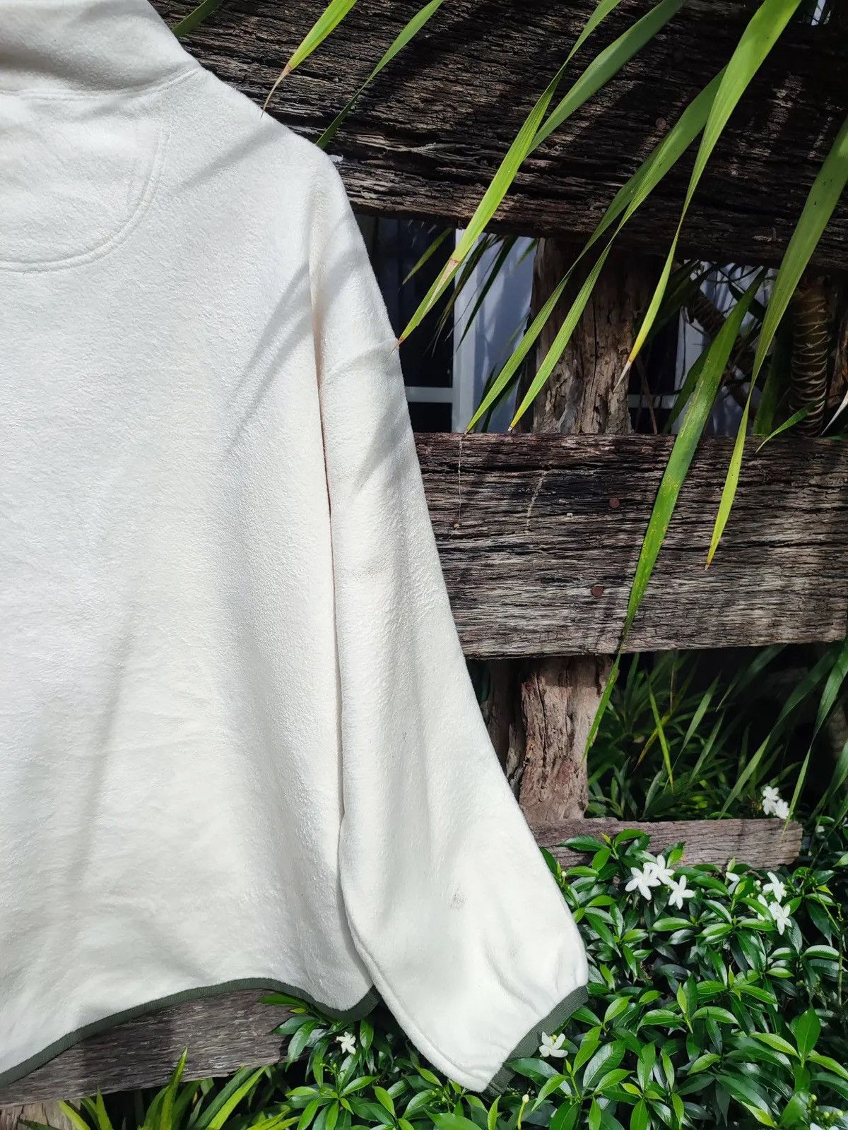 Uniqlo × White Mountaineering UNIQLO x White Mountaineering Fleece Pullover – Off-White Size US L / EU 52-54 / 3 - 8 Thumbnail