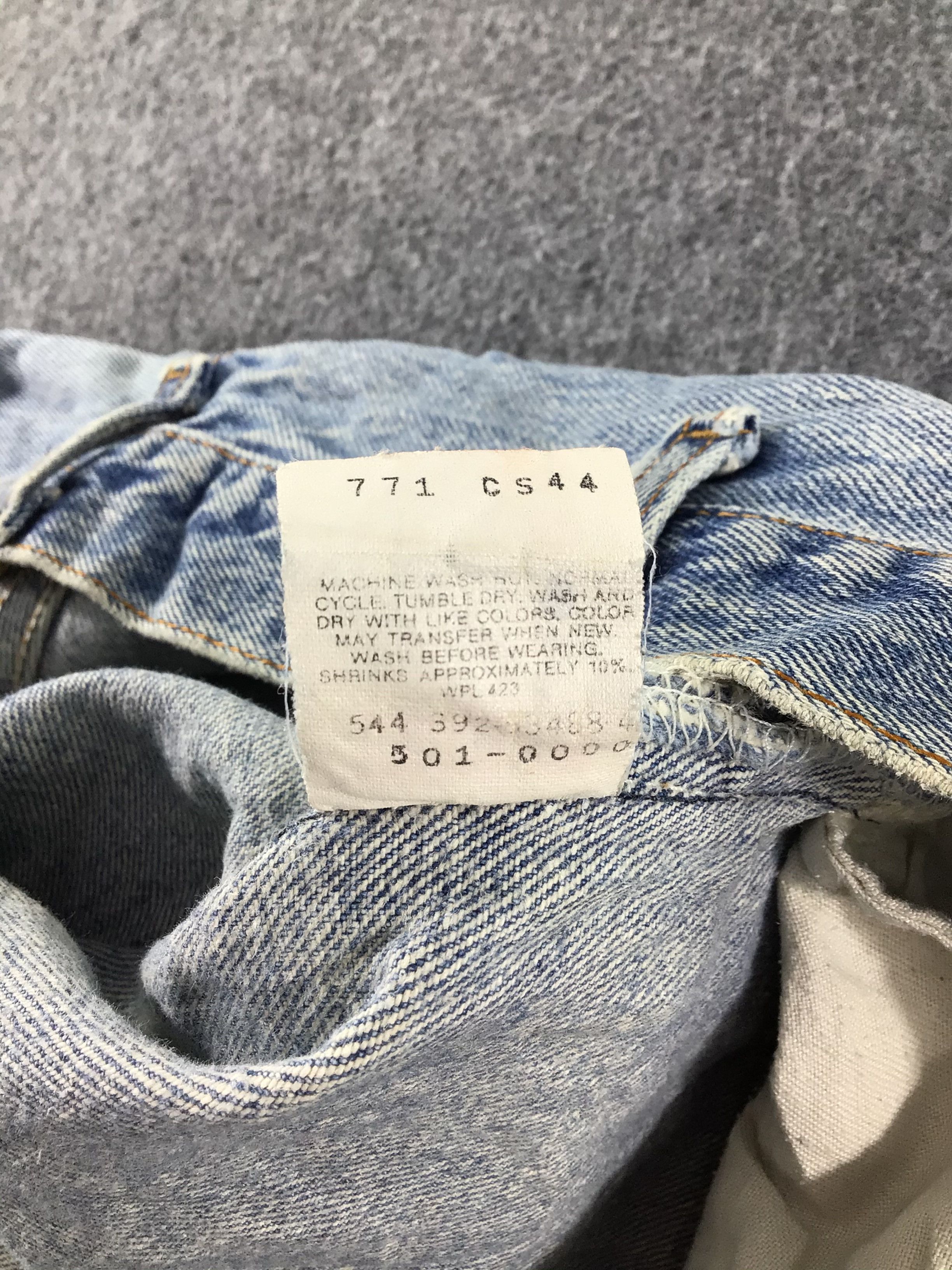Levi's Vintage Levis 501 Jeans Faded Blue Jeans -J423 Size US 37 - 11 Thumbnail