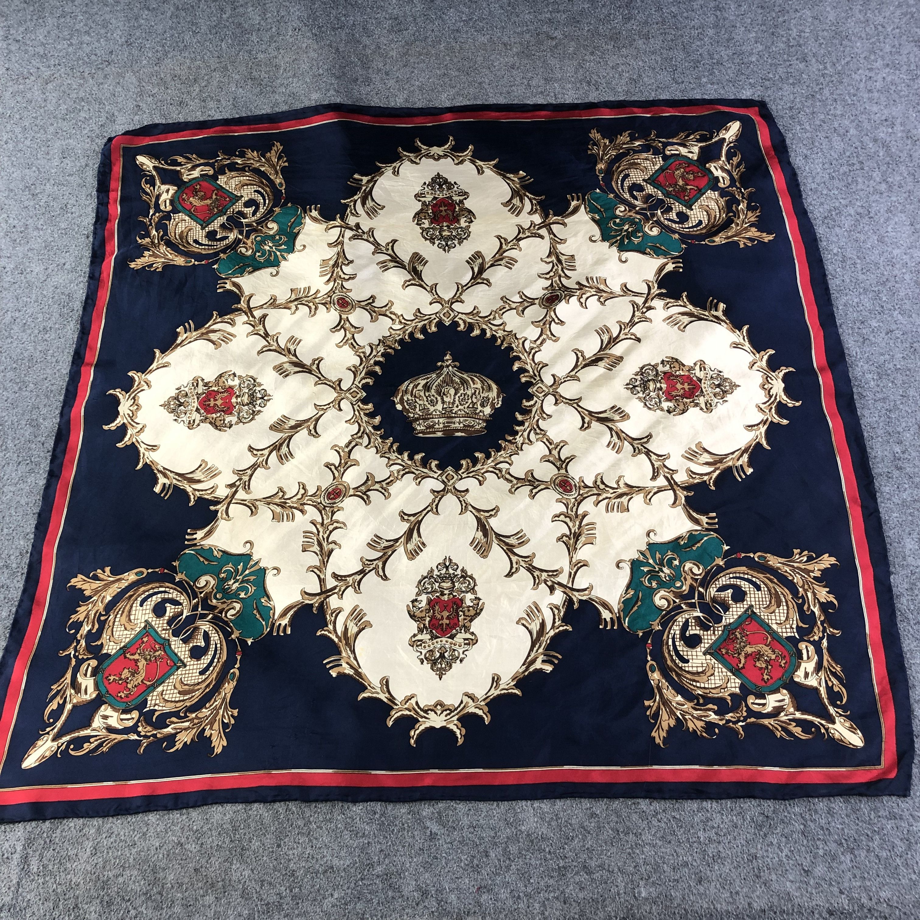 Vintage Vintage Luxury Crown Hand Rolled Silk Scarf M662 Size ONE SIZE - 1 Thumbnail