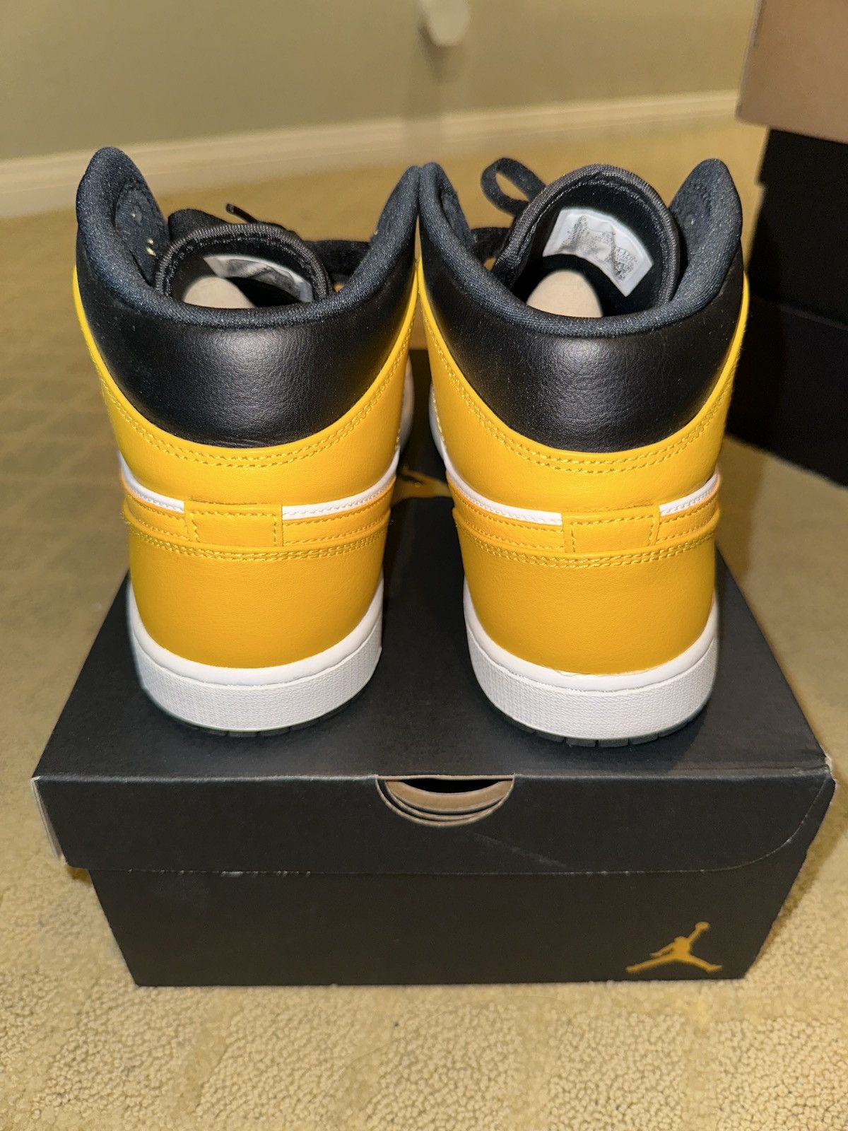 Jordan Brand × Nike Air Jordan 1 mid “university gold” Size US 10.5 / EU 43-44 - 4 Thumbnail
