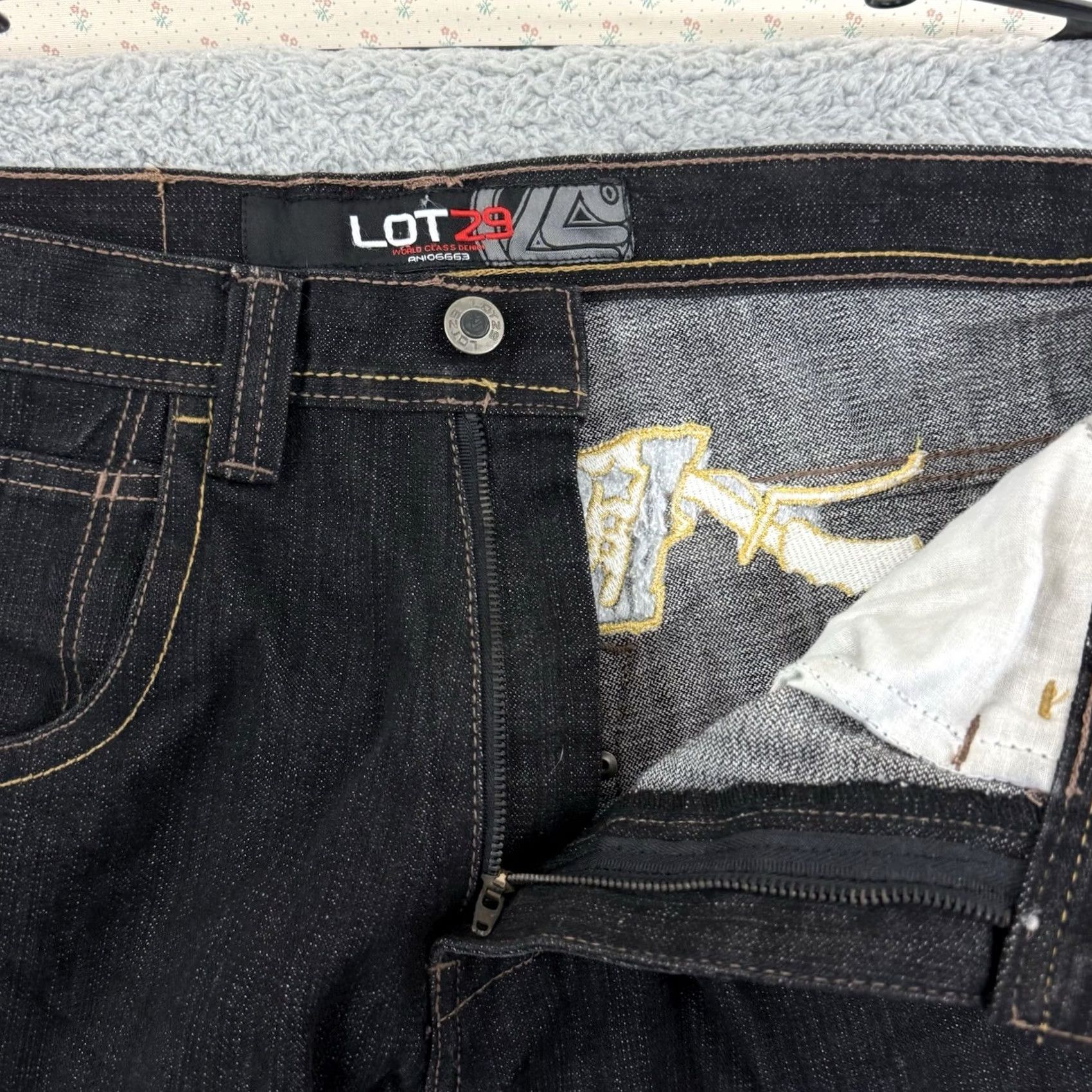 Denime VINTAGE Lot 29 Jeans Men’s 34x34 Black Wide Leg Looney Tunes Baggy Denim Skate Jeans Mens 34x34 Black Lot 29 Cartoon Theme Regular Fit Size US 34 / EU 50 - 5 Thumbnail