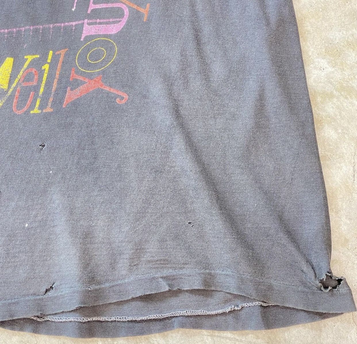 Band Tees Vintage 80s Neil Young Thrashed Fade Tee Size L / US 10 / IT 46 - 5 Thumbnail