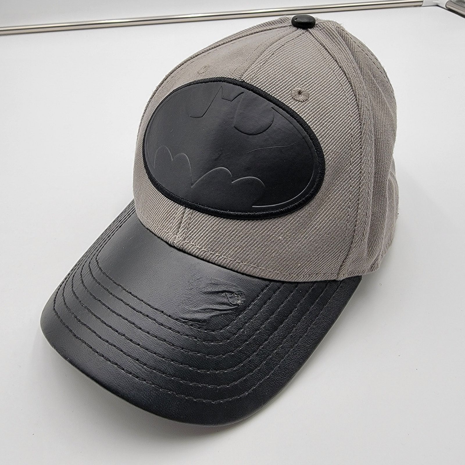 DC Comics Batman Snapback Gray and Black New with flaws Size ONE SIZE - 1 Thumbnail