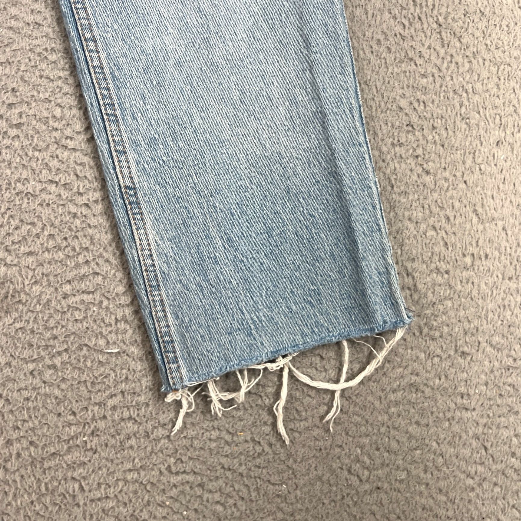 Abercrombie & Fitch Abercrombie & Fitch Ultra High Rise 90s Straight Jeans Size 0 Light Wash Blue Denim Women Regular 5-Pocket 23 in Inseam Footnotes: Preowned/Vintage No Size 25" / US 0 / IT 36 - 3 Thumbnail