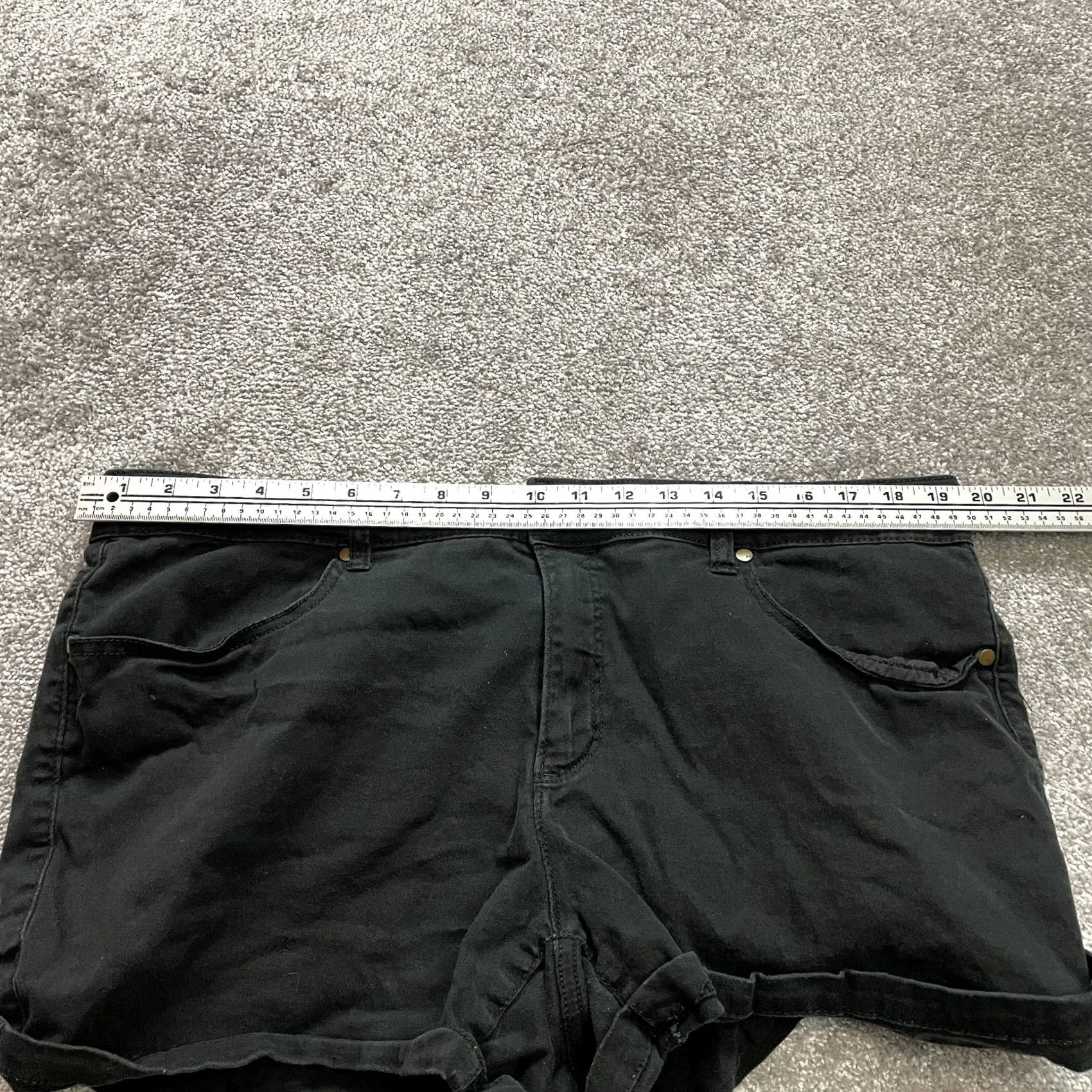Faded Glory Faded Glory Bermuda Jean Shorts Womens 18 Black Solid Cotton Casual Pockets 4" Jeans Bermuda 18 Womens Black Cotton Denim Pockets 5-Pocket USA 4" Size 27" / US 4 / IT 40 - 5 Thumbnail