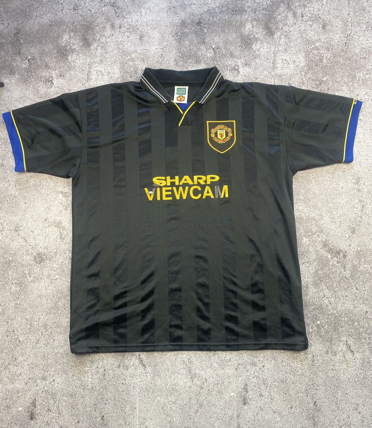 Vintage Cantona 7 Score Manchester United vintage sharp jersey M 90t Size US XL / EU 56 / 4 - 3 Thumbnail