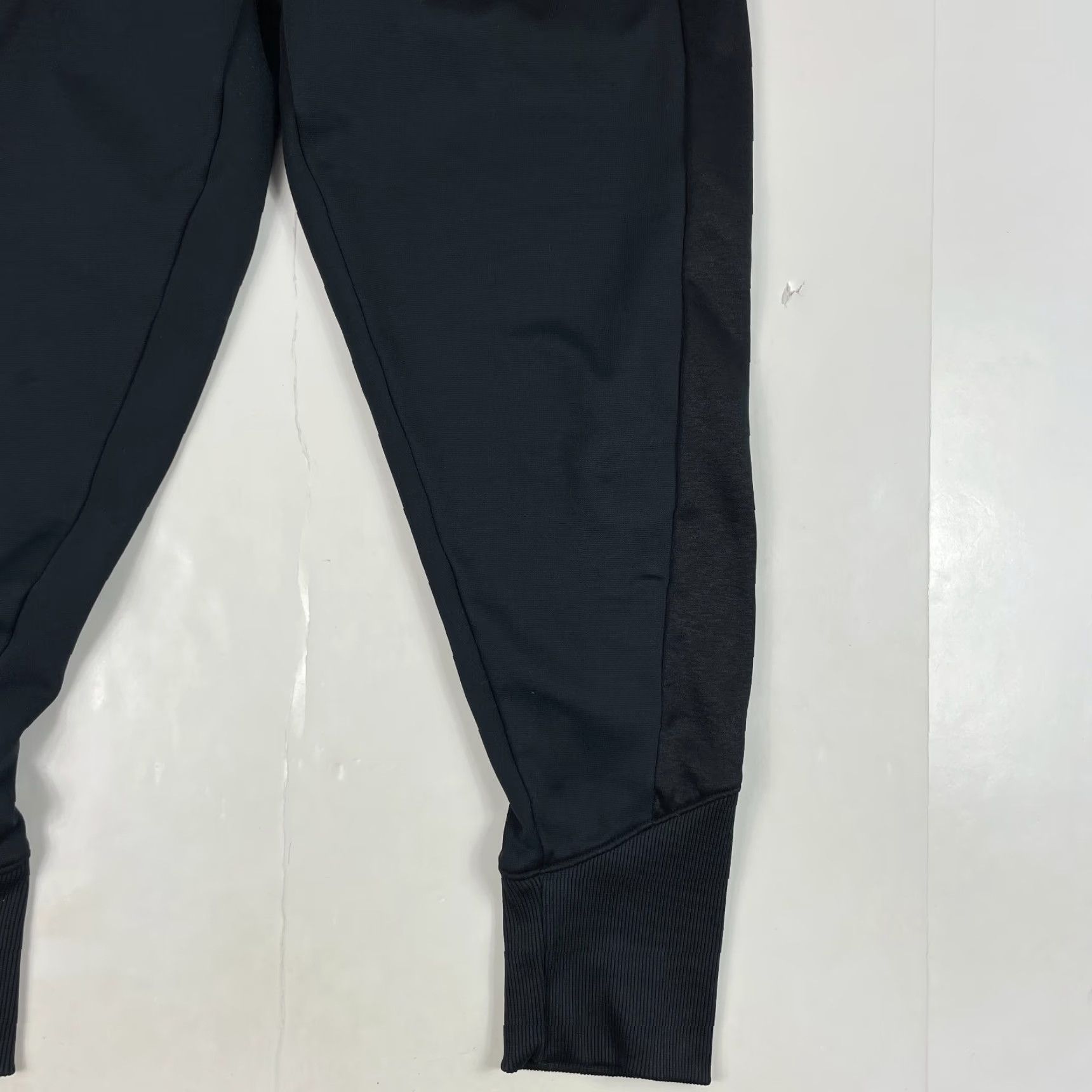 Under Armour Under Armour Sweatpants Womens Medium Black ColdGear Tapered Leg Lined Workout Size 24" / US 00 / IT 34 - 4 Thumbnail