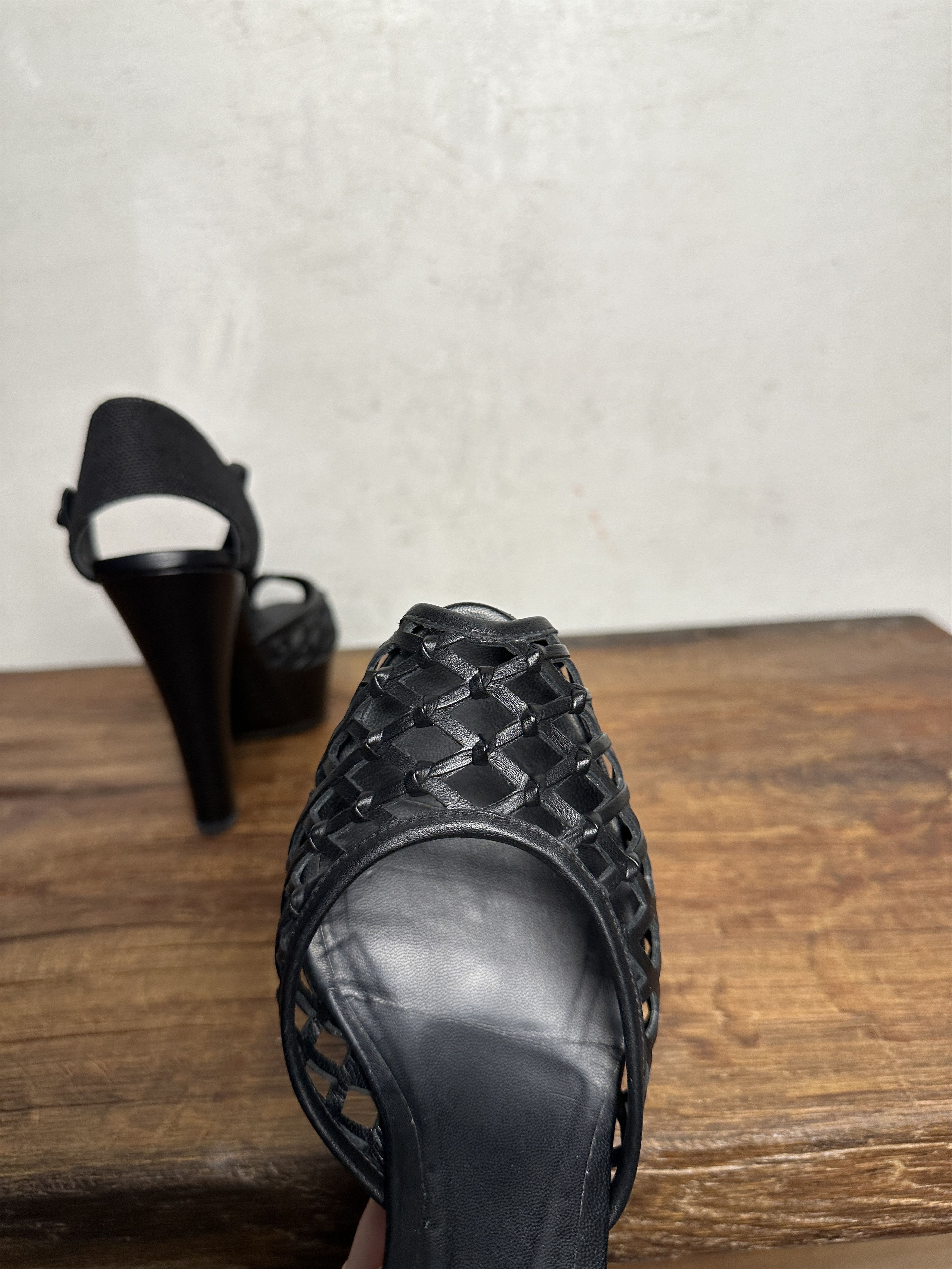 Bottega Veneta Bottega Veneta Intrecciato Leather Sandals Size US 9.5 / IT 39.5 - 13 Thumbnail
