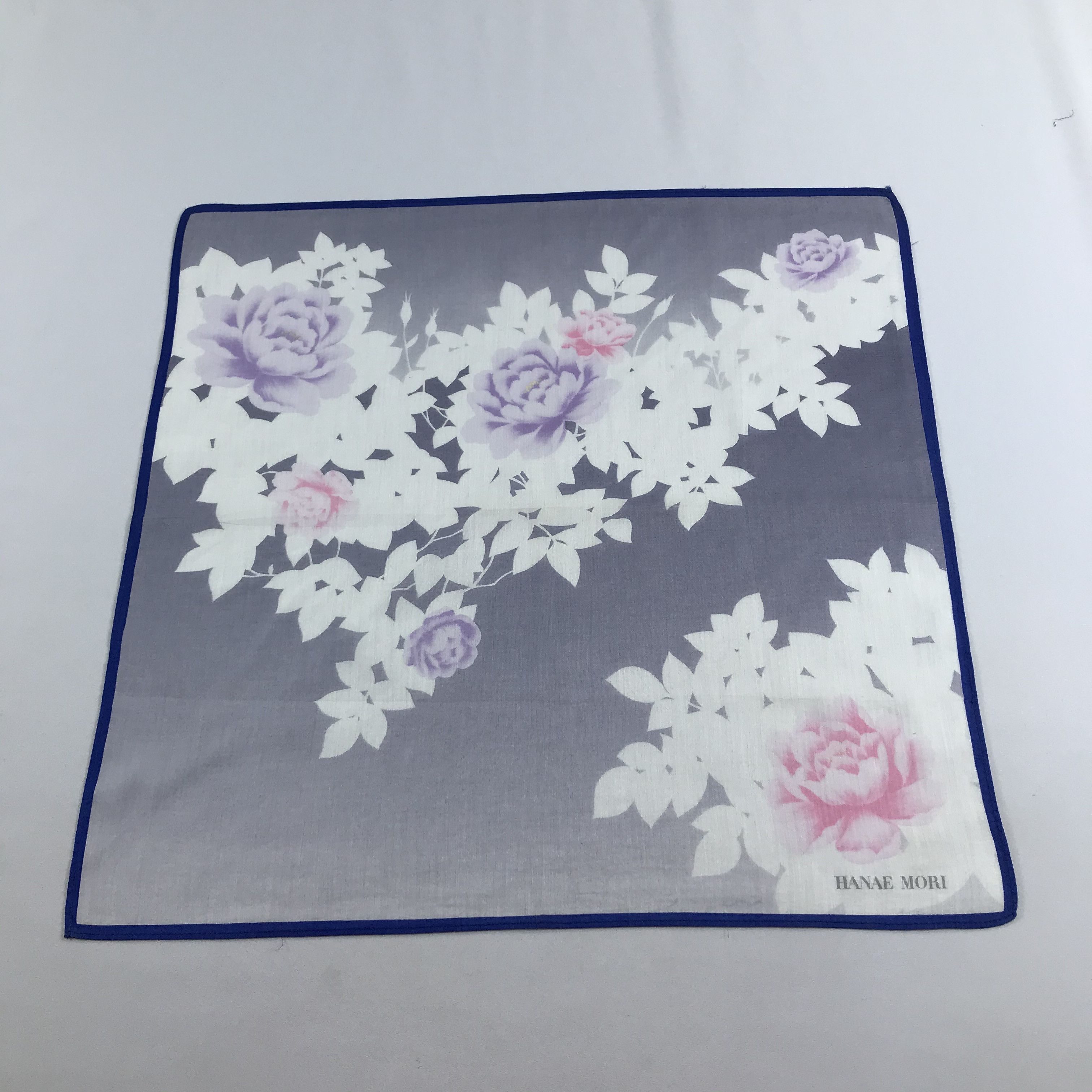 Hanae Mori Hanae Mori Flower Handkerchief Neckerchief Bandana H935 Size ONE SIZE - 1 Thumbnail