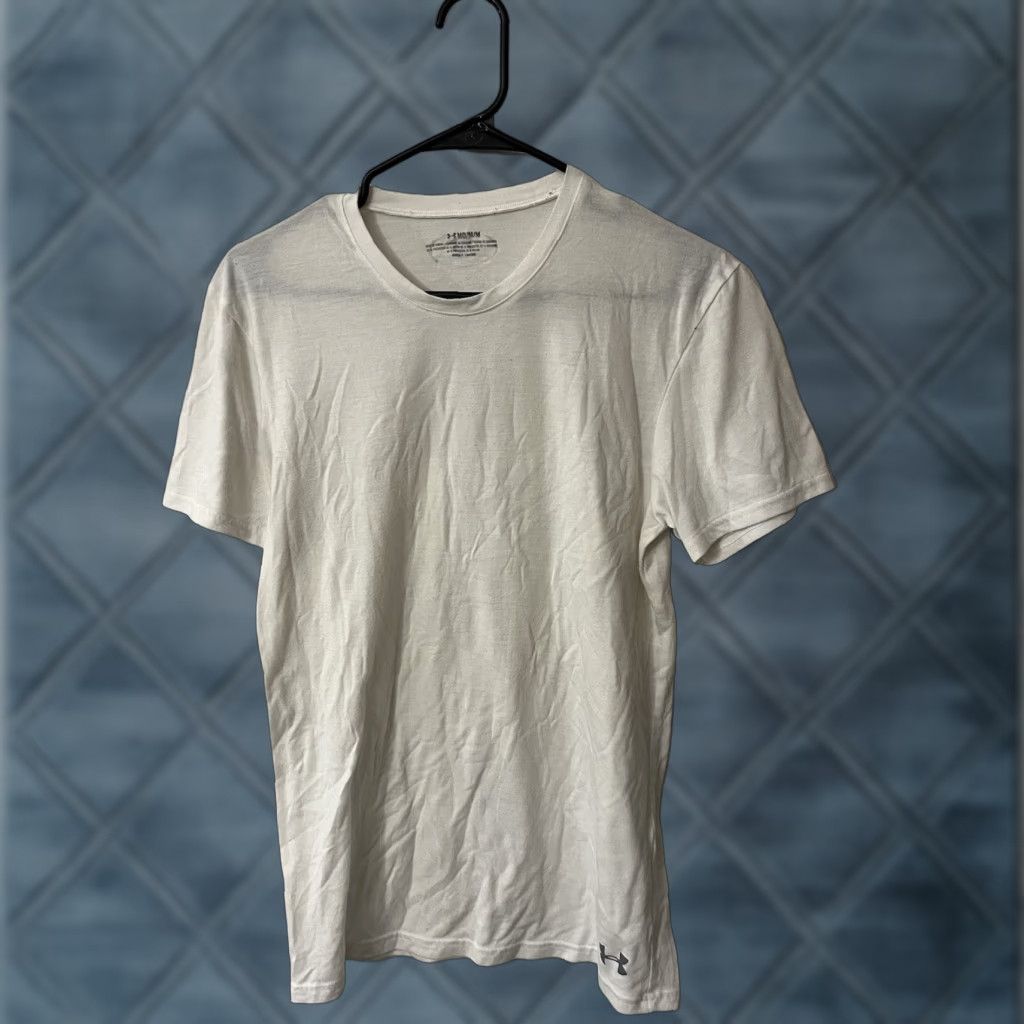 Under Armour Under Armour Shirt Tee Top Women M White Short Sleeve Crew Neck Loose HeatGear Fabric Basic Tee 3-Season Spring Summer Fall Mens? Size M / US 6-8 / IT 42-44 - 1 Thumbnail