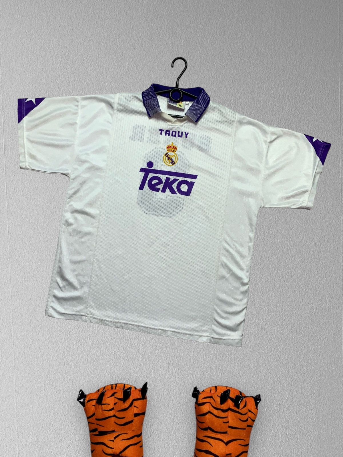 image of Vintage Real Madrid Soccer Jersey Suker 9 in White, Men's (Size XL)