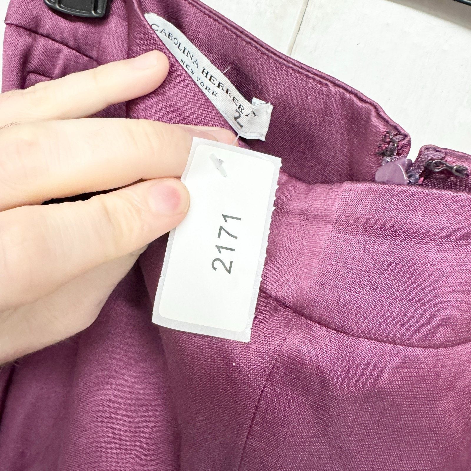 Carolina Herrera Carolina Herrera Pants Sz 4 Burgundy Satin Zip Back Trousers Size 27" / US 4 / IT 40 - 5 Thumbnail